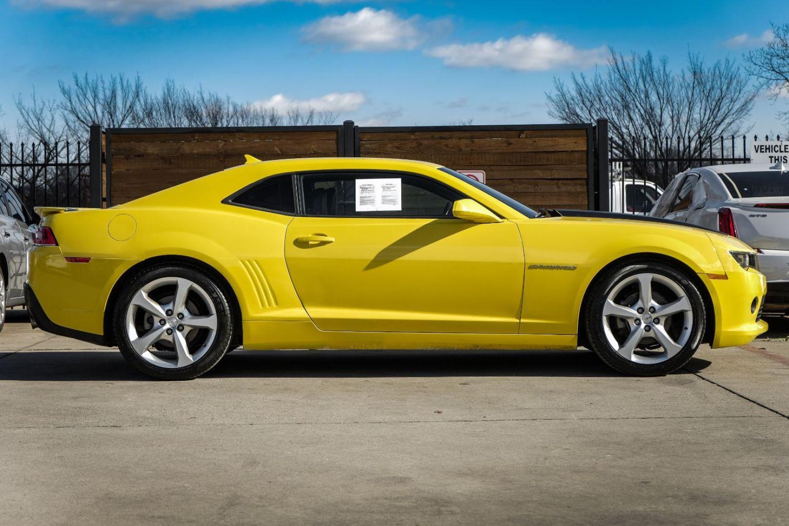 2015 YELLOW Chevrolet Camaro 2LT Coupe (2G1FF1E39F9) with an 3.6L V6 DOHC 24V FFV engine, 6-Speed Automatic transmission, located at 2401 E Main St., Grand Prairie, TX, 75050, (972) 262-4440, 32.748981, -96.969643 - Photo#4