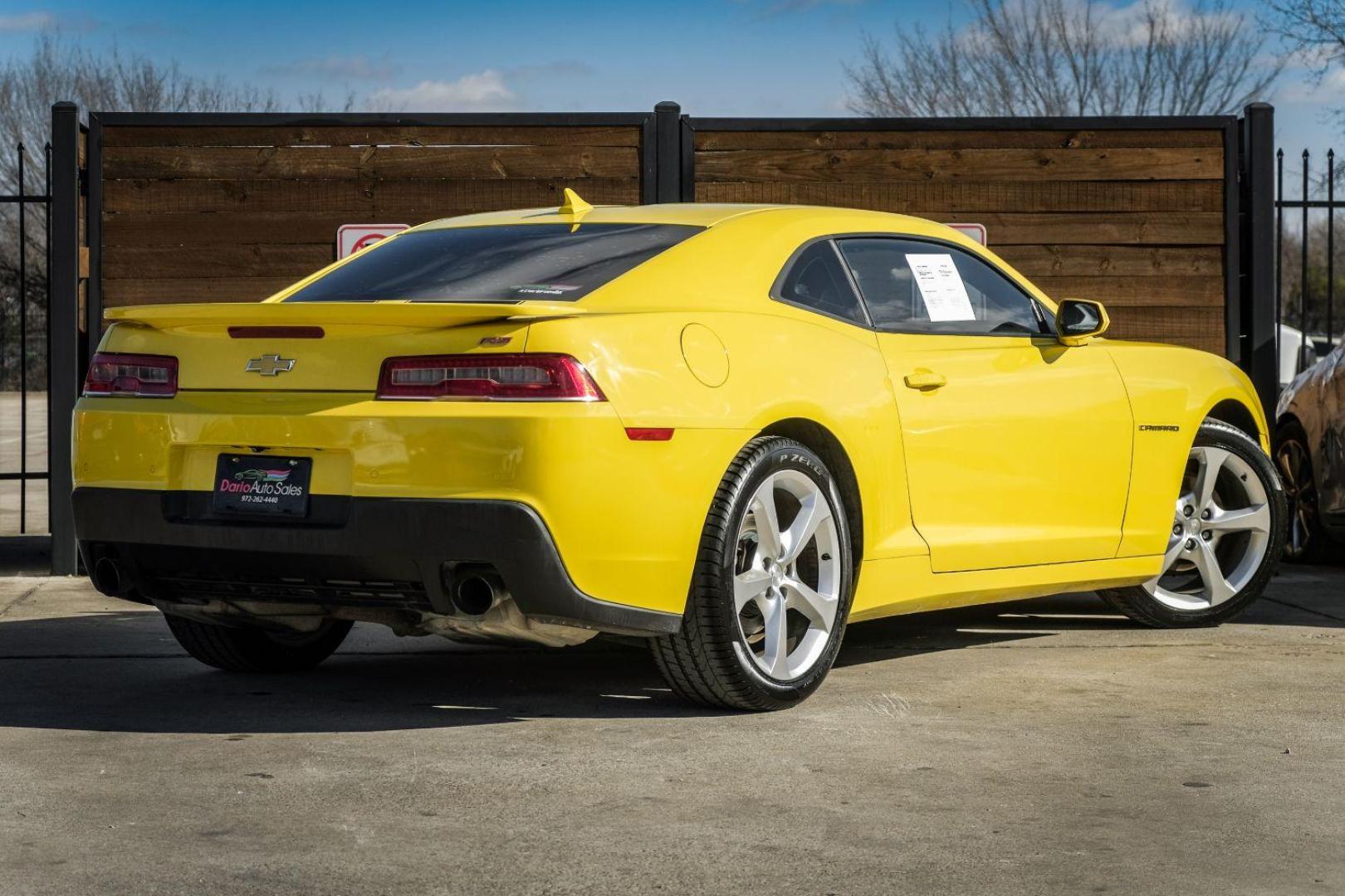 2015 YELLOW Chevrolet Camaro 2LT Coupe (2G1FF1E39F9) with an 3.6L V6 DOHC 24V FFV engine, 6-Speed Automatic transmission, located at 2401 E Main St., Grand Prairie, TX, 75050, (972) 262-4440, 32.748981, -96.969643 - Photo#5