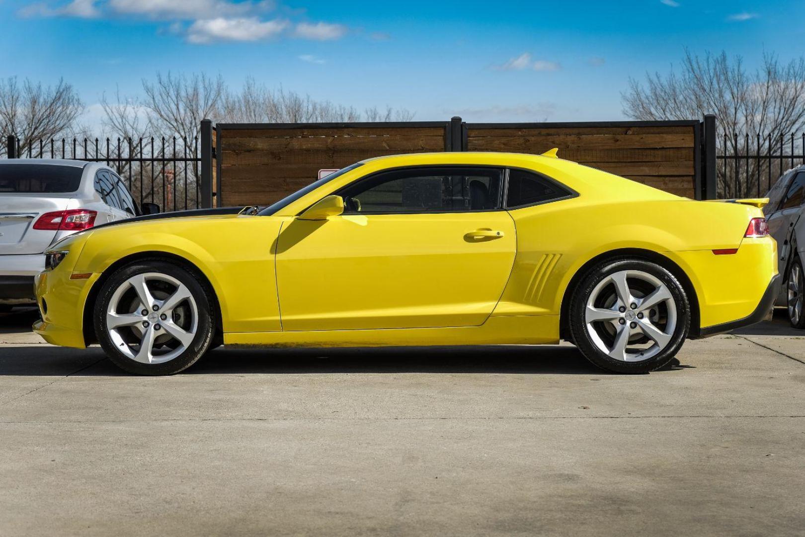 2015 YELLOW Chevrolet Camaro 2LT Coupe (2G1FF1E39F9) with an 3.6L V6 DOHC 24V FFV engine, 6-Speed Automatic transmission, located at 2401 E Main St., Grand Prairie, TX, 75050, (972) 262-4440, 32.748981, -96.969643 - Photo#8