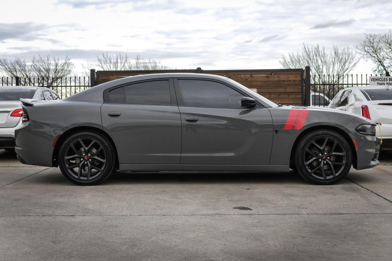 2019 GRAY Dodge Charger SXT (2C3CDXBG4KH) with an 3.6L V6 DOHC 24V engine, 8-Speed Automatic transmission, located at 2401 E Main St., Grand Prairie, TX, 75050, (972) 262-4440, 32.748981, -96.969643 - Photo#4