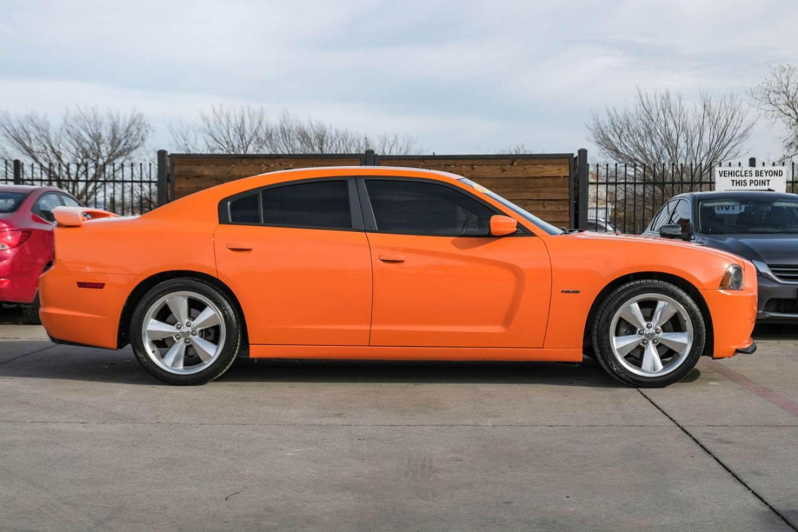 2014 ORANGE Dodge Charger R/T (2C3CDXCTXEH) with an 5.7L V8 OHV 16V engine, 5-Speed Automatic transmission, located at 2401 E Main St., Grand Prairie, TX, 75050, (972) 262-4440, 32.748981, -96.969643 - Photo#4