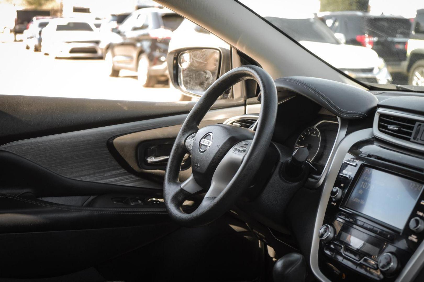 2017 GRAY Nissan Murano S (5N1AZ2MG4HN) with an 3.5L V6 DOHC 24V engine, Continuously Variable Transmission transmission, located at 2401 E Main St., Grand Prairie, TX, 75050, (972) 262-4440, 32.748981, -96.969643 - Photo#12