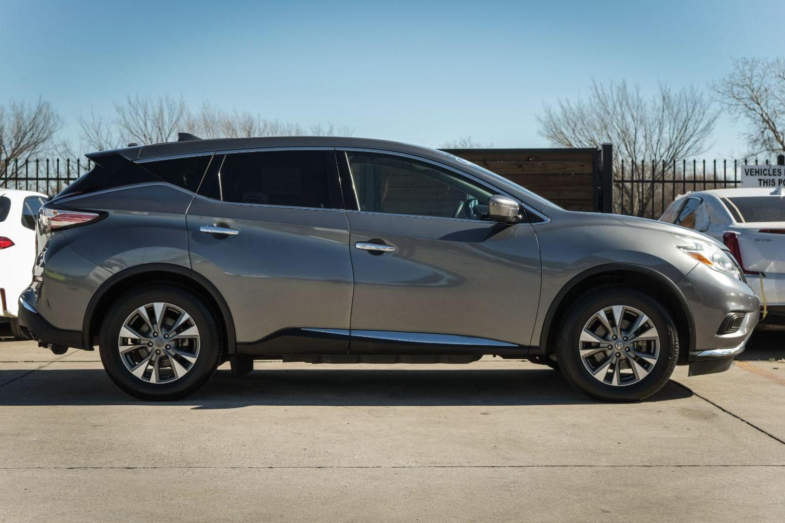 2017 GRAY Nissan Murano S (5N1AZ2MG4HN) with an 3.5L V6 DOHC 24V engine, Continuously Variable Transmission transmission, located at 2401 E Main St., Grand Prairie, TX, 75050, (972) 262-4440, 32.748981, -96.969643 - Photo#4