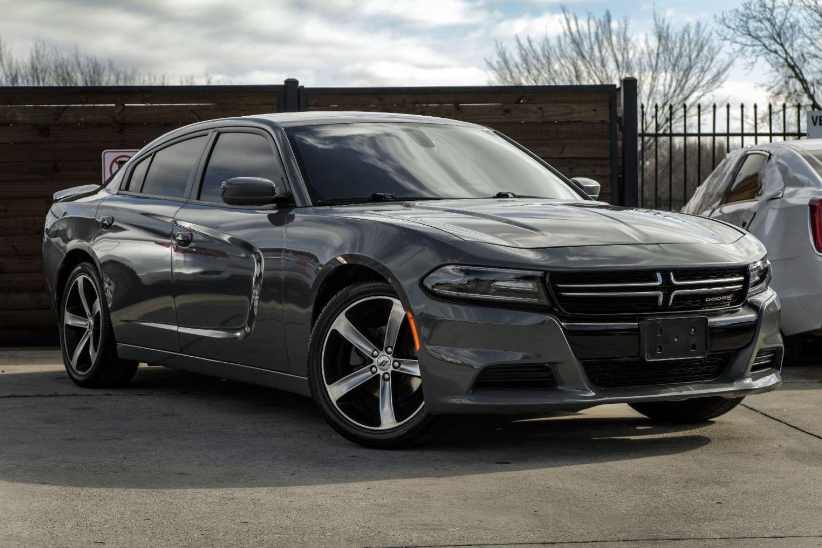 2017 GRAY Dodge Charger SE (2C3CDXBG6HH) with an 3.6L V6 DOHC 24V engine, 8-Speed Automatic transmission, located at 2401 E Main St., Grand Prairie, TX, 75050, (972) 262-4440, 32.748981, -96.969643 - Photo#3