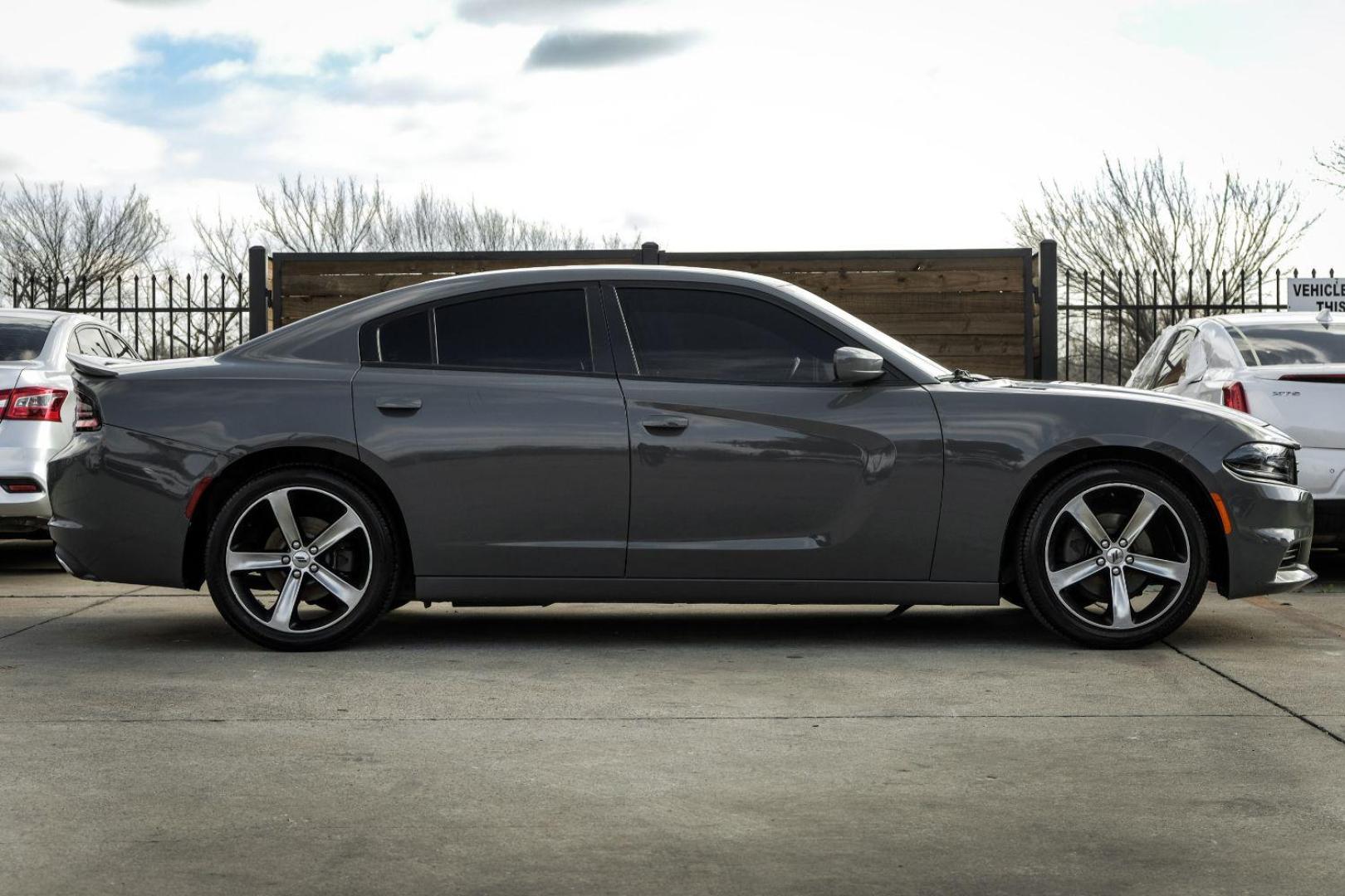 2017 GRAY Dodge Charger SE (2C3CDXBG6HH) with an 3.6L V6 DOHC 24V engine, 8-Speed Automatic transmission, located at 2401 E Main St., Grand Prairie, TX, 75050, (972) 262-4440, 32.748981, -96.969643 - Photo#4