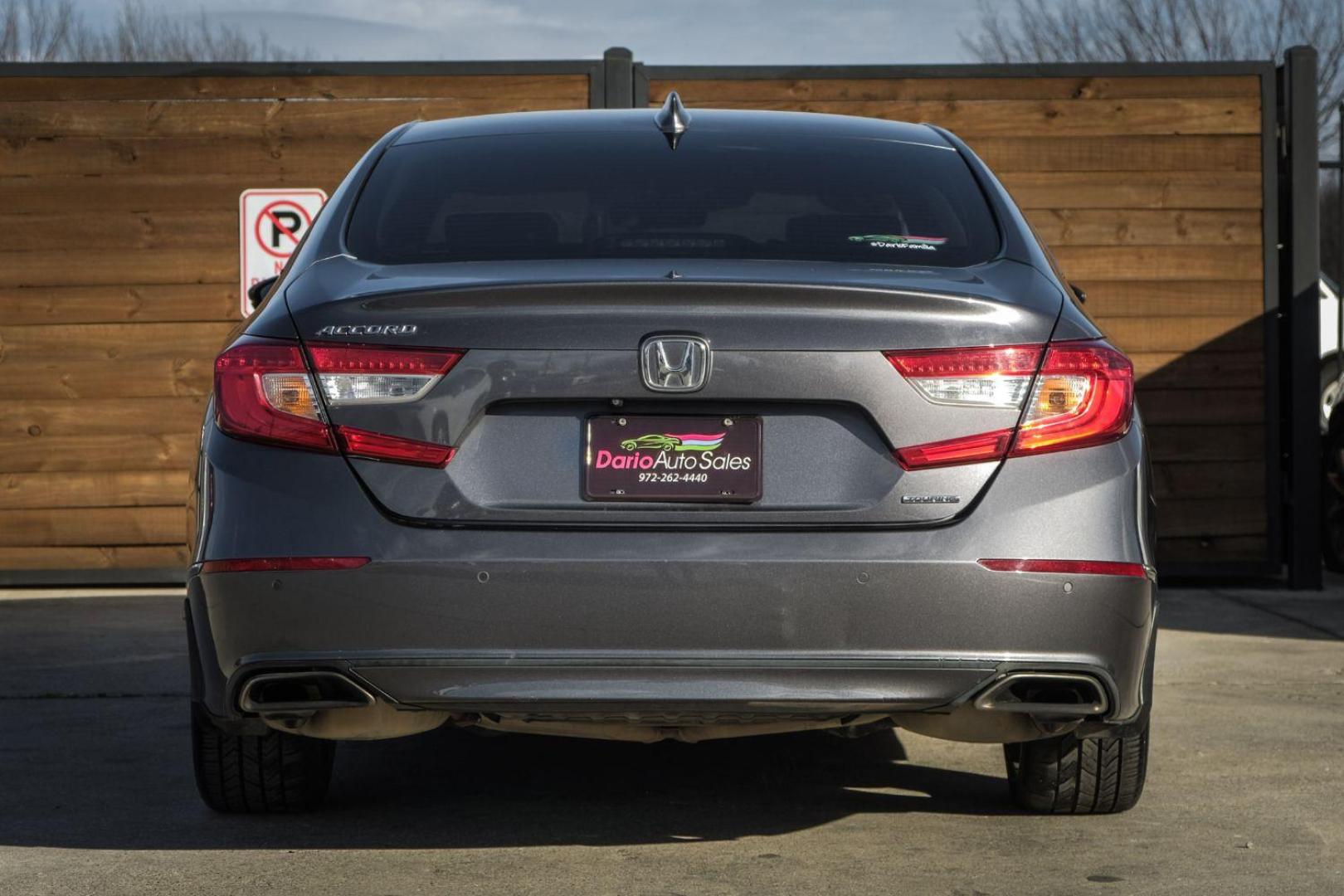 2018 GRAY Honda Accord Touring CVT (1HGCV1F95JA) with an 1.5L L4 DOHC 16V TURBO engine, Continuously Variable Transmission transmission, located at 2401 E Main St., Grand Prairie, TX, 75050, (972) 262-4440, 32.748981, -96.969643 - Photo#6