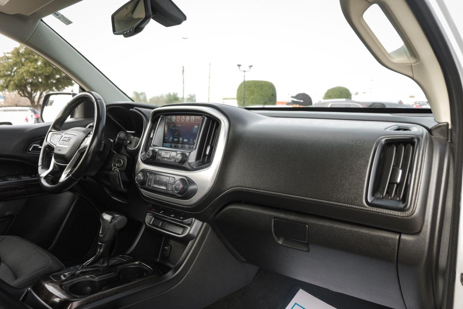 2018 SILVER GMC Canyon SLE Crew Cab 2WD (1GTG5CEN6J1) with an 3.6L V6 DOHC 24V engine, 6-Speed Automatic transmission, located at 2401 E Main St., Grand Prairie, TX, 75050, (972) 262-4440, 32.748981, -96.969643 - Photo#11