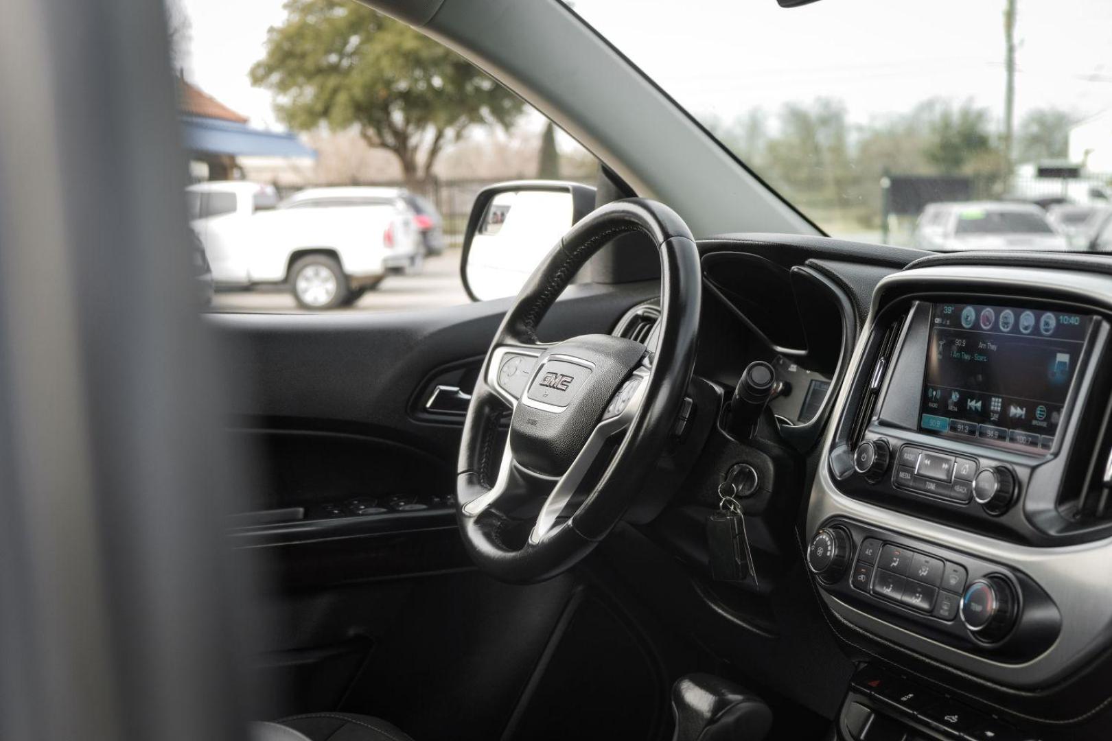 2018 SILVER GMC Canyon SLE Crew Cab 2WD (1GTG5CEN6J1) with an 3.6L V6 DOHC 24V engine, 6-Speed Automatic transmission, located at 2401 E Main St., Grand Prairie, TX, 75050, (972) 262-4440, 32.748981, -96.969643 - Photo#12