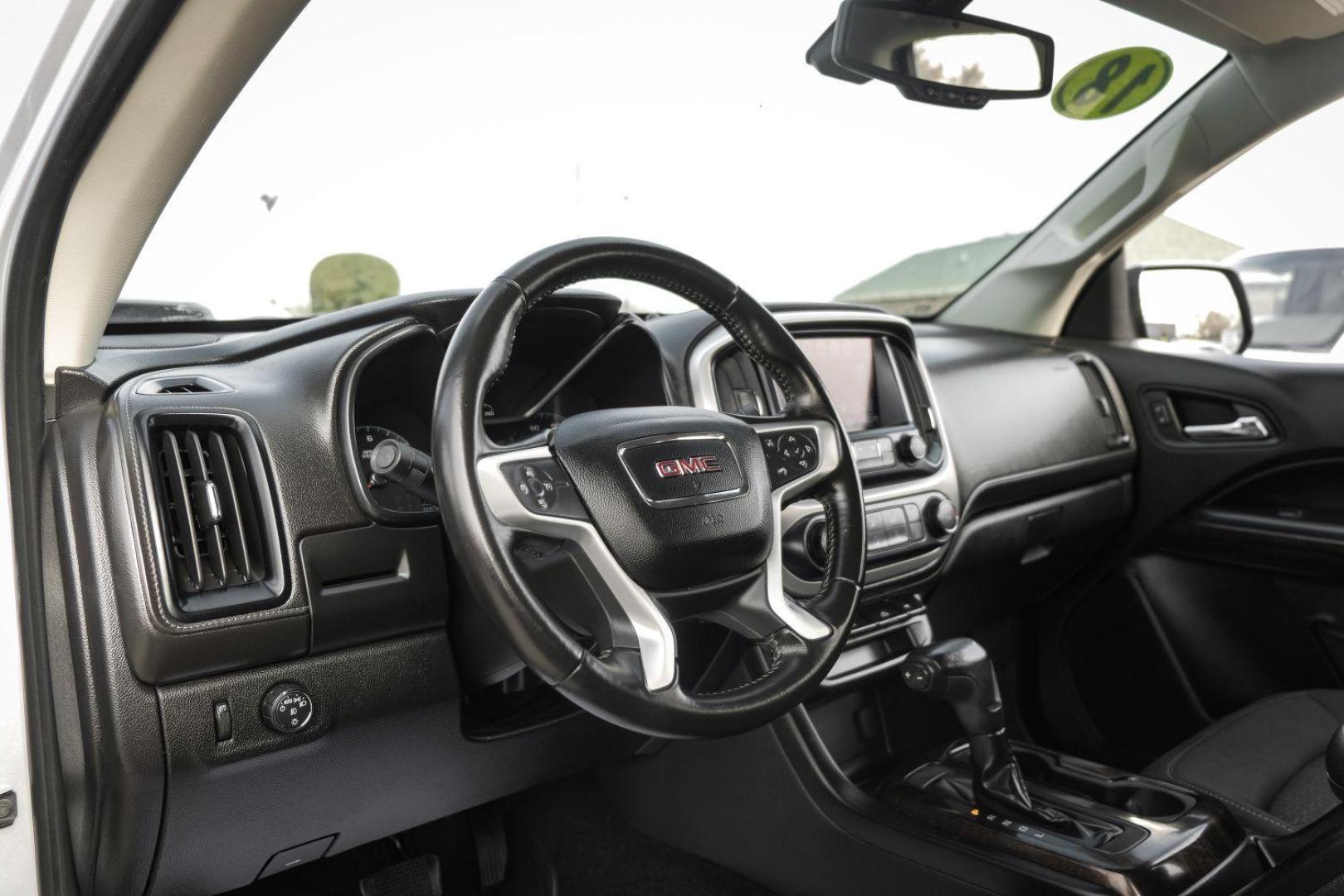 2018 SILVER GMC Canyon SLE Crew Cab 2WD (1GTG5CEN6J1) with an 3.6L V6 DOHC 24V engine, 6-Speed Automatic transmission, located at 2401 E Main St., Grand Prairie, TX, 75050, (972) 262-4440, 32.748981, -96.969643 - Photo#15