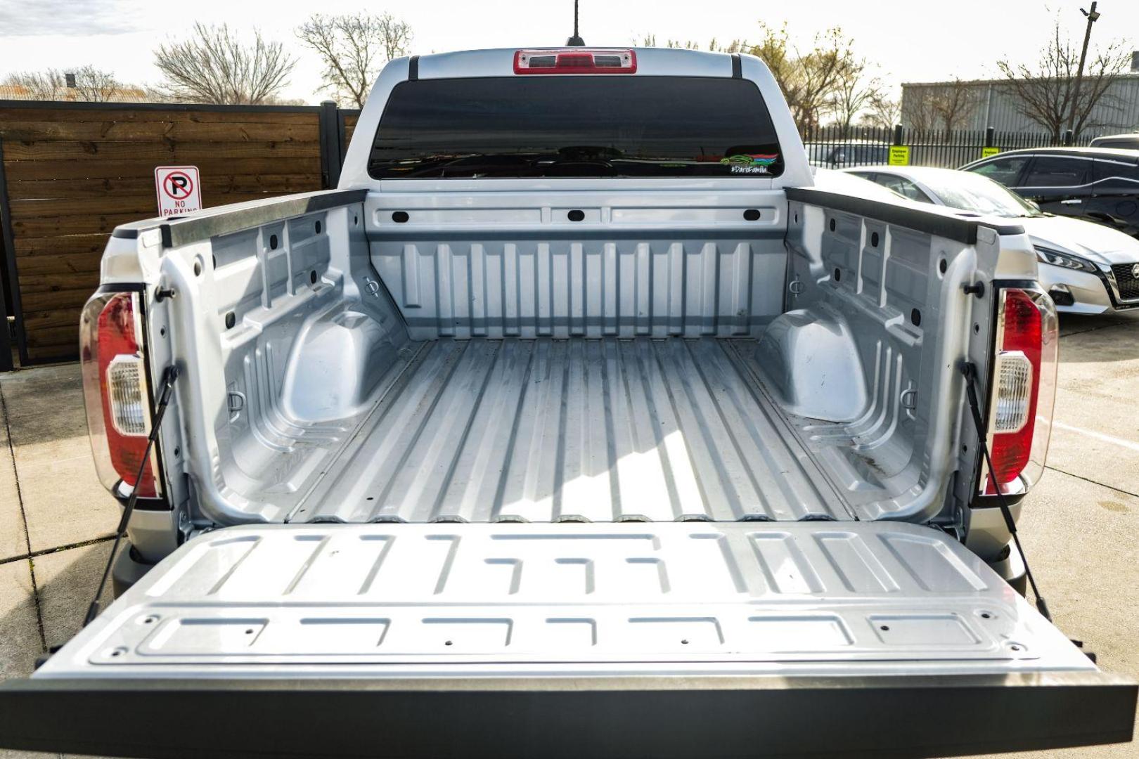 2018 SILVER GMC Canyon SLE Crew Cab 2WD (1GTG5CEN6J1) with an 3.6L V6 DOHC 24V engine, 6-Speed Automatic transmission, located at 2401 E Main St., Grand Prairie, TX, 75050, (972) 262-4440, 32.748981, -96.969643 - Photo#47