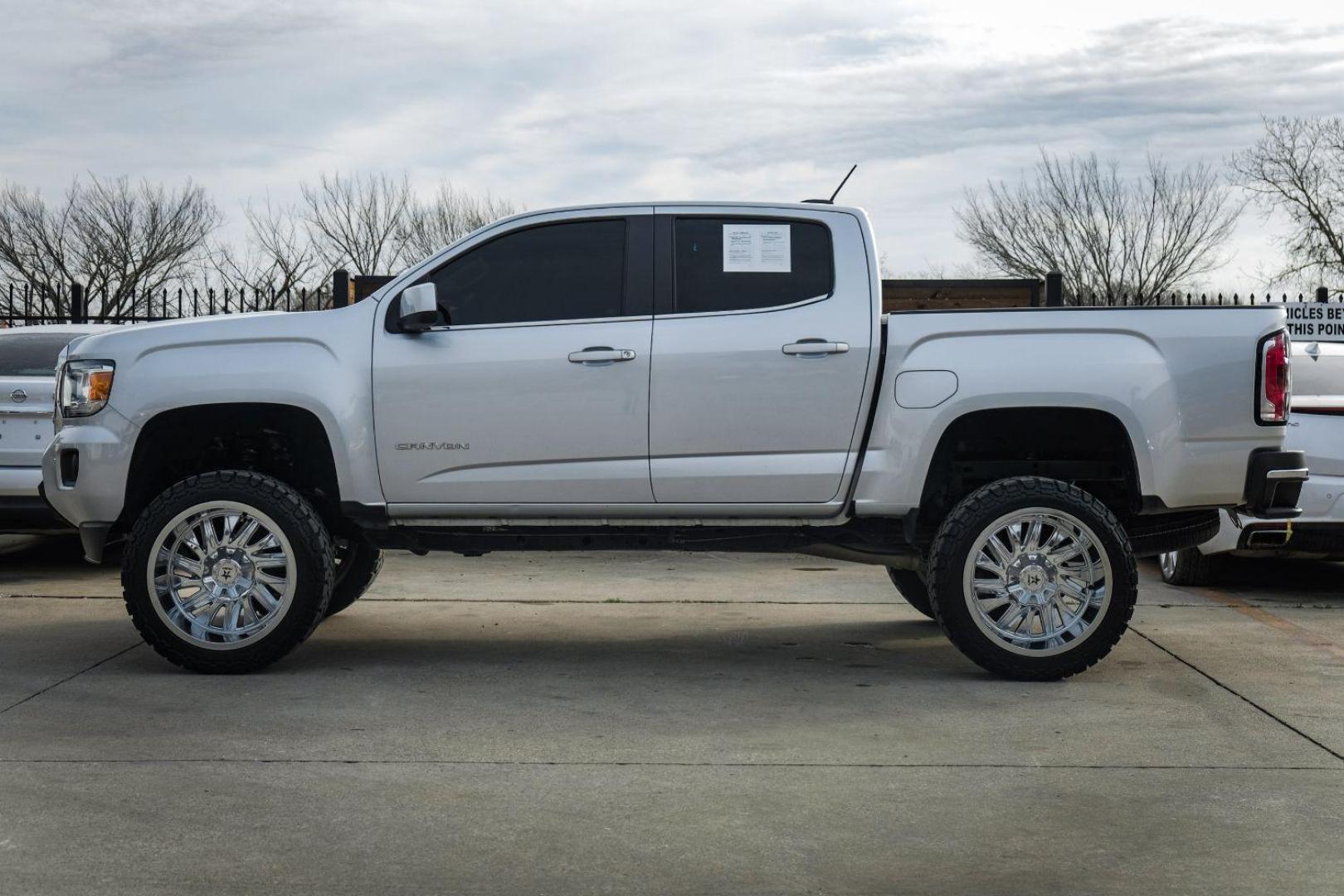 2018 SILVER GMC Canyon SLE Crew Cab 2WD (1GTG5CEN6J1) with an 3.6L V6 DOHC 24V engine, 6-Speed Automatic transmission, located at 2401 E Main St., Grand Prairie, TX, 75050, (972) 262-4440, 32.748981, -96.969643 - Photo#8