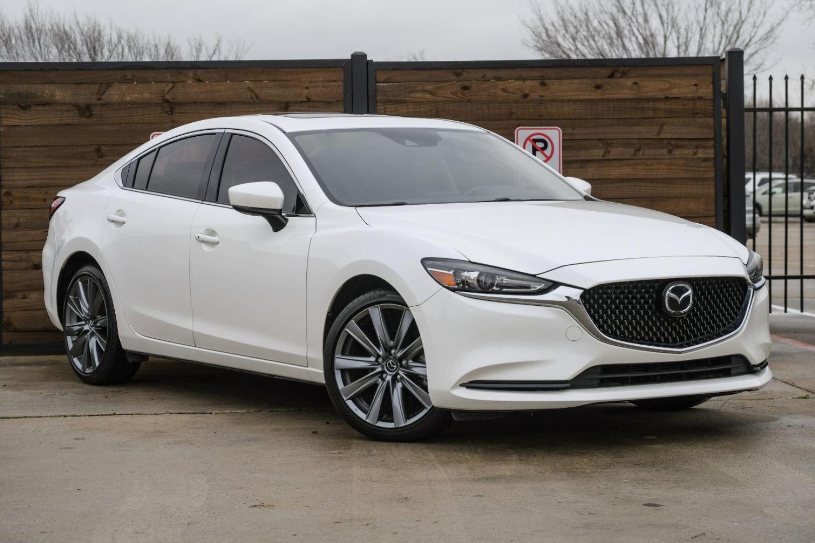 2018 WHITE Mazda MAZDA6 Touring 6A (JM1GL1VM9J1) with an 2.5L L4 DOHC 16V engine, 6-Speed Automatic transmission, located at 2401 E Main St., Grand Prairie, TX, 75050, (972) 262-4440, 32.748981, -96.969643 - Photo#3