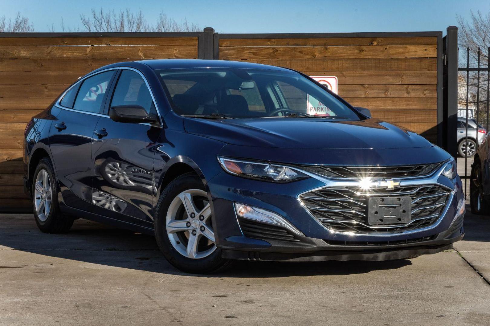 2019 BLUE Chevrolet Malibu 1FL (1G1ZC5ST0KF) with an 1.5L L4 DOHC 16V engine, 6-Speed Automatic transmission, located at 2401 E Main St., Grand Prairie, TX, 75050, (972) 262-4440, 32.748981, -96.969643 - Photo#3