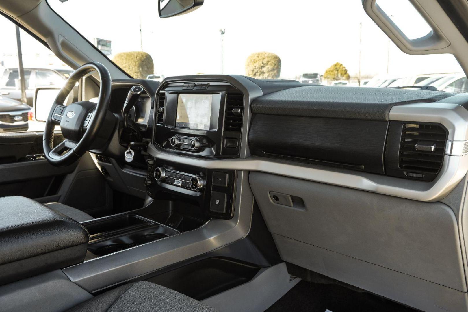 2021 WHITE Ford F-150 XLT SuperCrew 5.5-ft. Bed 4WD (1FTFW1E5XMF) with an 5.0L V8 OHV 16V engine, 6-Speed Automatic transmission, located at 2401 E Main St., Grand Prairie, TX, 75050, (972) 262-4440, 32.748981, -96.969643 - Photo#9