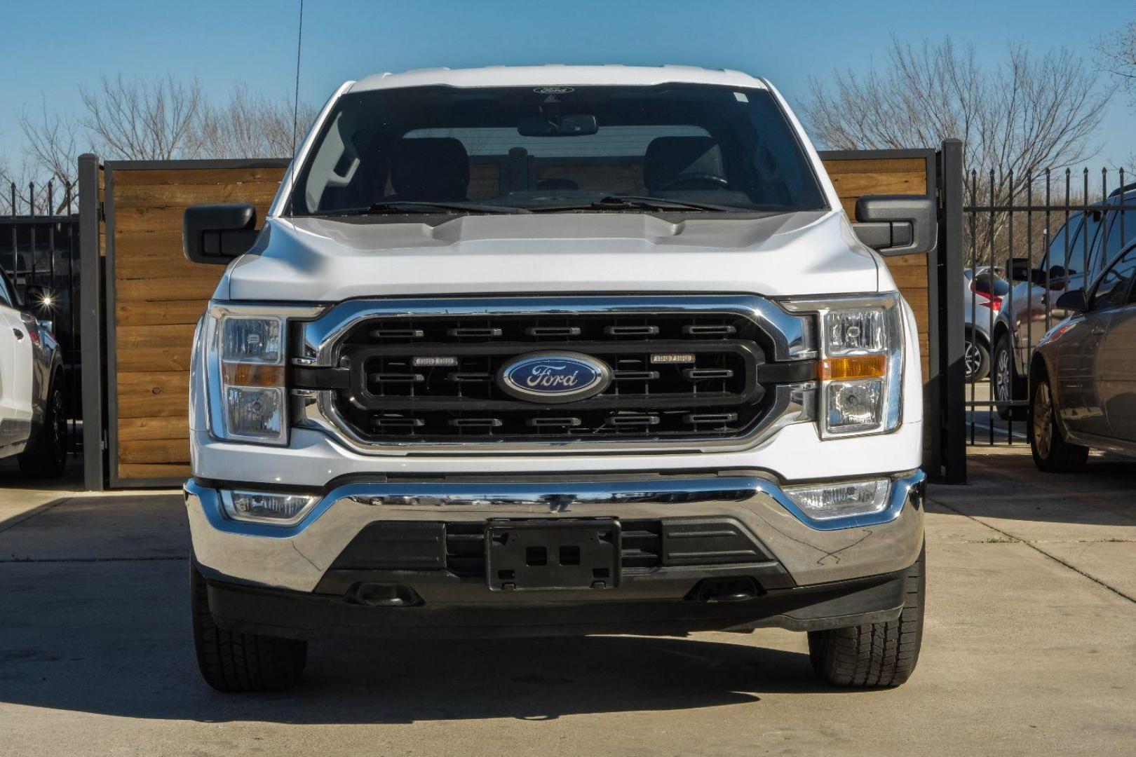 2021 WHITE Ford F-150 XLT SuperCrew 5.5-ft. Bed 4WD (1FTFW1E5XMF) with an 5.0L V8 OHV 16V engine, 6-Speed Automatic transmission, located at 2401 E Main St., Grand Prairie, TX, 75050, (972) 262-4440, 32.748981, -96.969643 - Photo#2