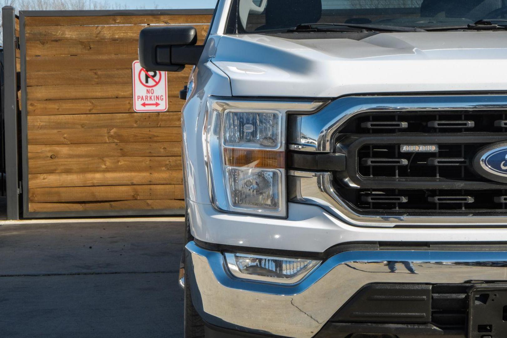 2021 WHITE Ford F-150 XLT SuperCrew 5.5-ft. Bed 4WD (1FTFW1E5XMF) with an 5.0L V8 OHV 16V engine, 6-Speed Automatic transmission, located at 2401 E Main St., Grand Prairie, TX, 75050, (972) 262-4440, 32.748981, -96.969643 - Photo#36