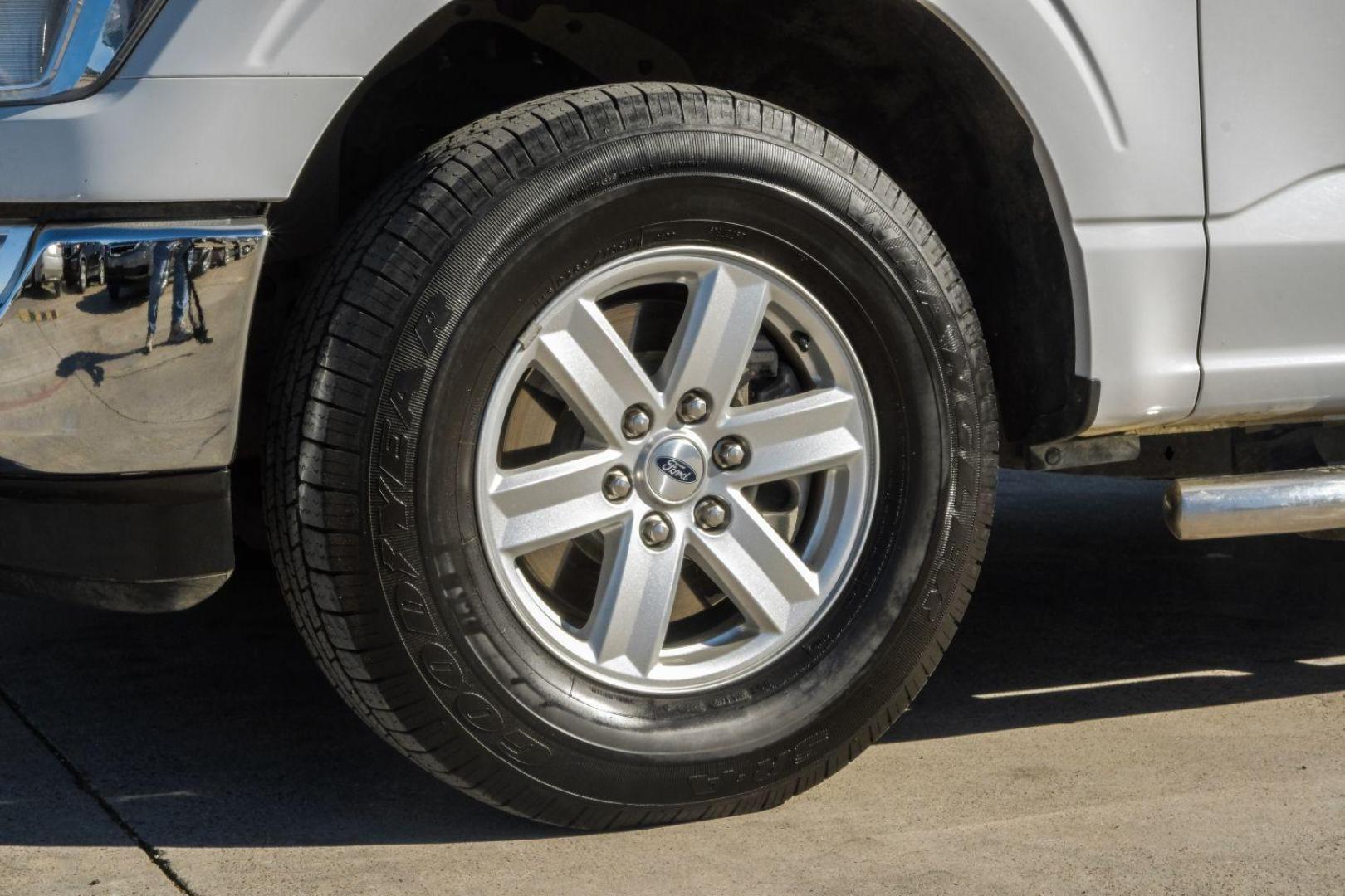 2021 WHITE Ford F-150 XLT SuperCrew 5.5-ft. Bed 4WD (1FTFW1E5XMF) with an 5.0L V8 OHV 16V engine, 6-Speed Automatic transmission, located at 2401 E Main St., Grand Prairie, TX, 75050, (972) 262-4440, 32.748981, -96.969643 - Photo#43