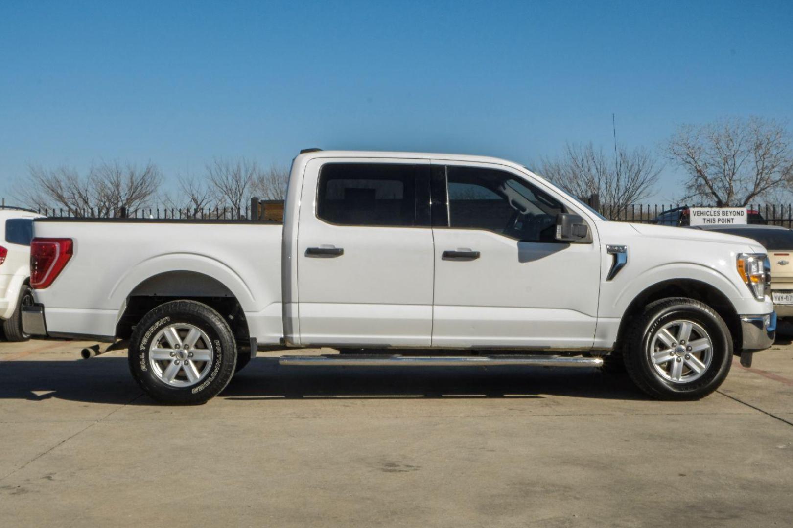 2021 WHITE Ford F-150 XLT SuperCrew 5.5-ft. Bed 4WD (1FTFW1E5XMF) with an 5.0L V8 OHV 16V engine, 6-Speed Automatic transmission, located at 2401 E Main St., Grand Prairie, TX, 75050, (972) 262-4440, 32.748981, -96.969643 - Photo#4