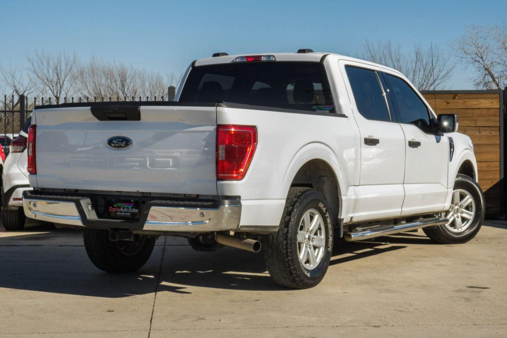 2021 WHITE Ford F-150 XLT SuperCrew 5.5-ft. Bed 4WD (1FTFW1E5XMF) with an 5.0L V8 OHV 16V engine, 6-Speed Automatic transmission, located at 2401 E Main St., Grand Prairie, TX, 75050, (972) 262-4440, 32.748981, -96.969643 - Photo#5