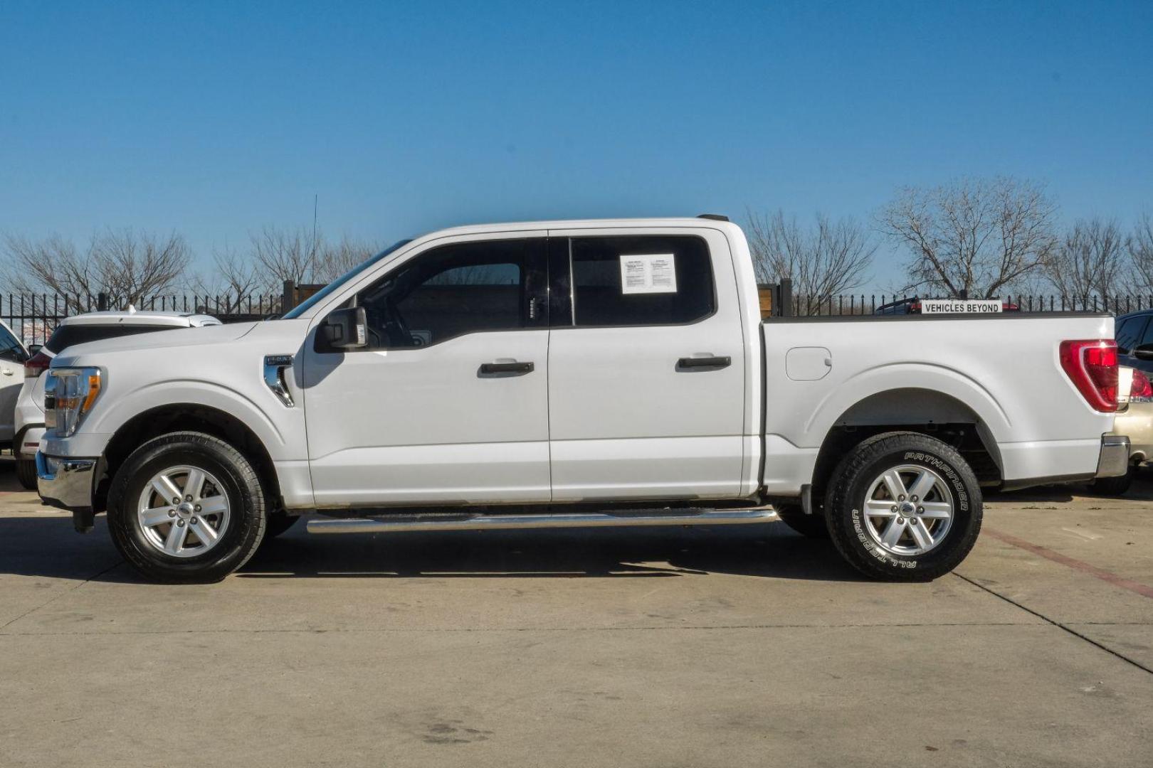 2021 WHITE Ford F-150 XLT SuperCrew 5.5-ft. Bed 4WD (1FTFW1E5XMF) with an 5.0L V8 OHV 16V engine, 6-Speed Automatic transmission, located at 2401 E Main St., Grand Prairie, TX, 75050, (972) 262-4440, 32.748981, -96.969643 - Photo#8