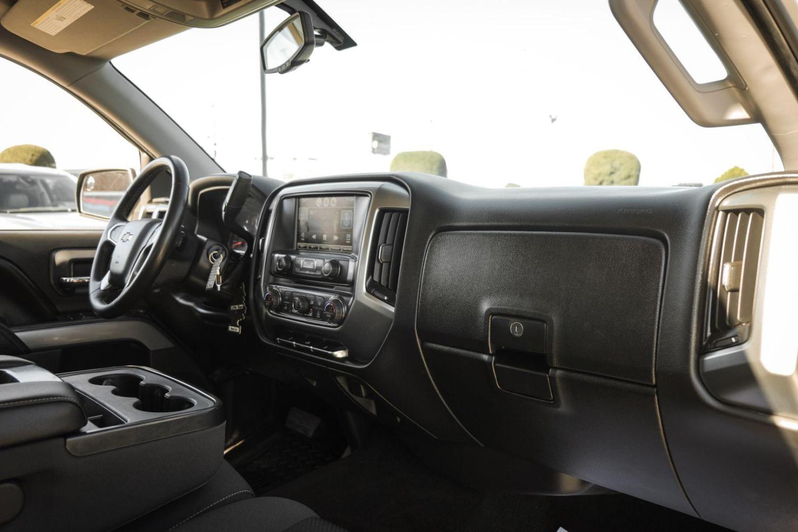 2015 SILVER Chevrolet Silverado 1500 LT Crew Cab 4WD (3GCUKREC7FG) with an 5.3L V8 OHV 16V engine, 6-Speed Automatic transmission, located at 2401 E Main St., Grand Prairie, TX, 75050, (972) 262-4440, 32.748981, -96.969643 - Photo#11