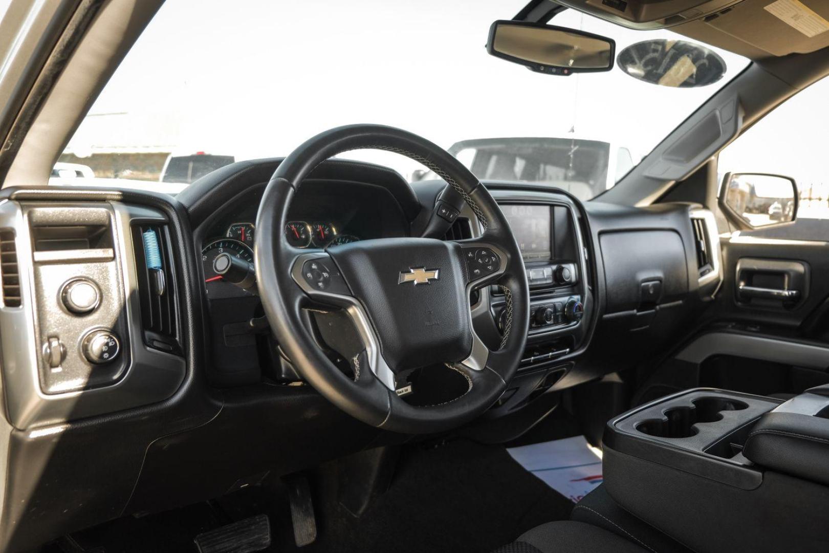 2015 SILVER Chevrolet Silverado 1500 LT Crew Cab 4WD (3GCUKREC7FG) with an 5.3L V8 OHV 16V engine, 6-Speed Automatic transmission, located at 2401 E Main St., Grand Prairie, TX, 75050, (972) 262-4440, 32.748981, -96.969643 - Photo#15