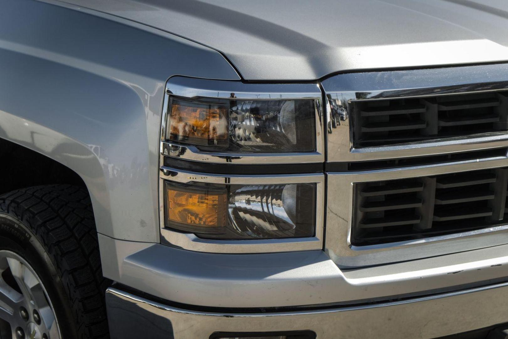 2015 SILVER Chevrolet Silverado 1500 LT Crew Cab 4WD (3GCUKREC7FG) with an 5.3L V8 OHV 16V engine, 6-Speed Automatic transmission, located at 2401 E Main St., Grand Prairie, TX, 75050, (972) 262-4440, 32.748981, -96.969643 - Photo#41