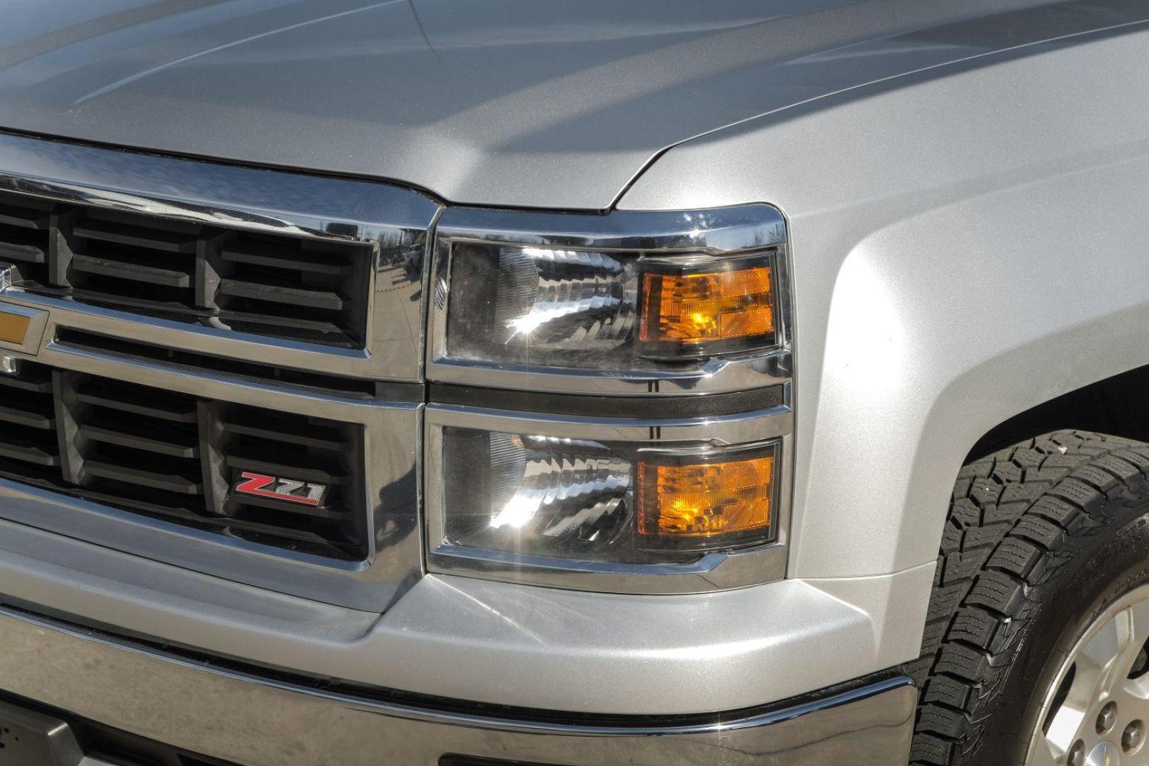 2015 SILVER Chevrolet Silverado 1500 LT Crew Cab 4WD (3GCUKREC7FG) with an 5.3L V8 OHV 16V engine, 6-Speed Automatic transmission, located at 2401 E Main St., Grand Prairie, TX, 75050, (972) 262-4440, 32.748981, -96.969643 - Photo#42