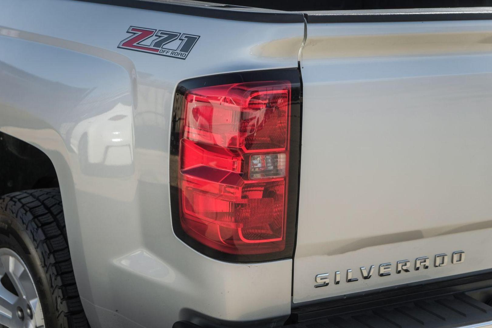 2015 SILVER Chevrolet Silverado 1500 LT Crew Cab 4WD (3GCUKREC7FG) with an 5.3L V8 OHV 16V engine, 6-Speed Automatic transmission, located at 2401 E Main St., Grand Prairie, TX, 75050, (972) 262-4440, 32.748981, -96.969643 - Photo#43