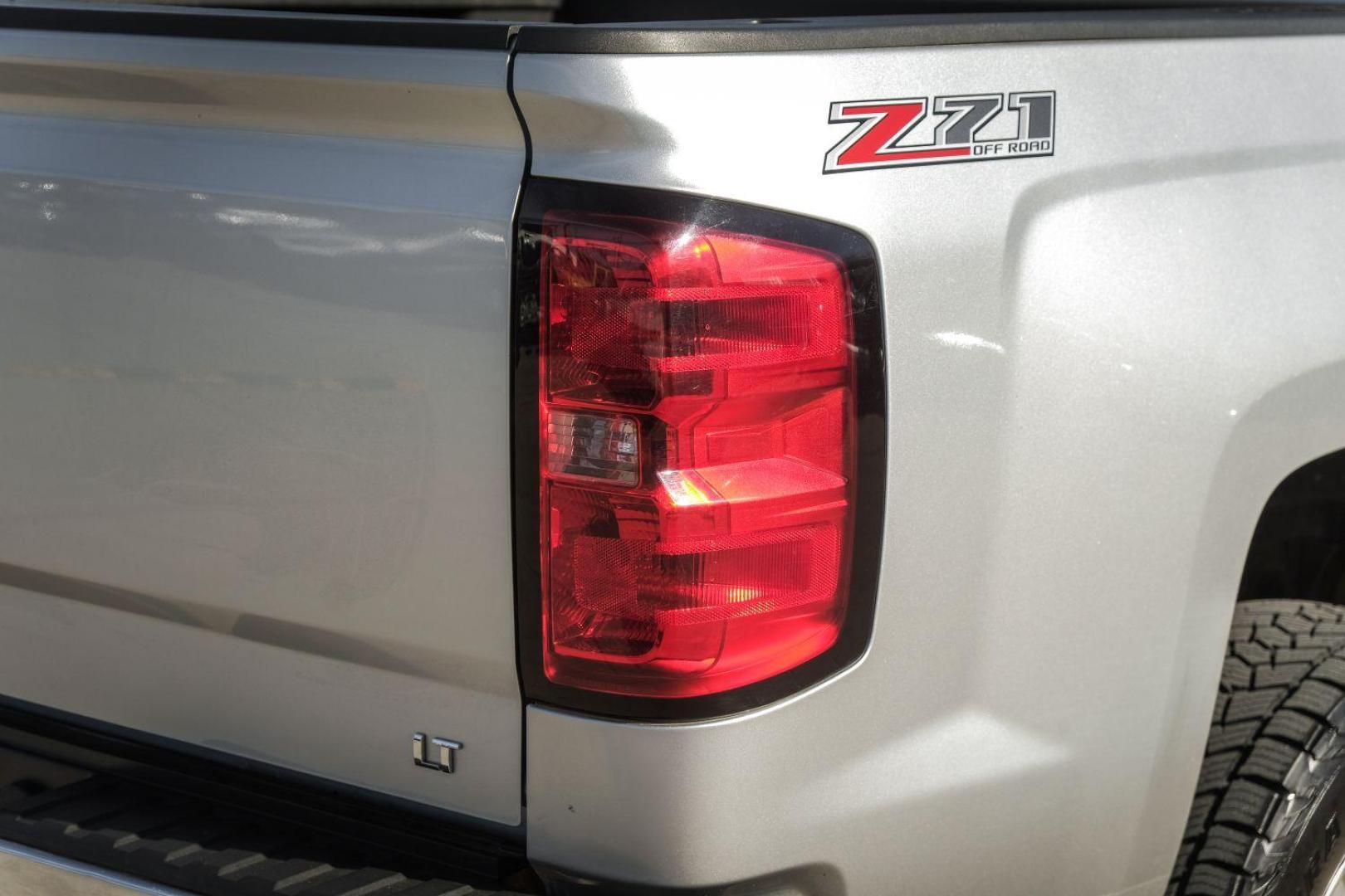 2015 SILVER Chevrolet Silverado 1500 LT Crew Cab 4WD (3GCUKREC7FG) with an 5.3L V8 OHV 16V engine, 6-Speed Automatic transmission, located at 2401 E Main St., Grand Prairie, TX, 75050, (972) 262-4440, 32.748981, -96.969643 - Photo#44