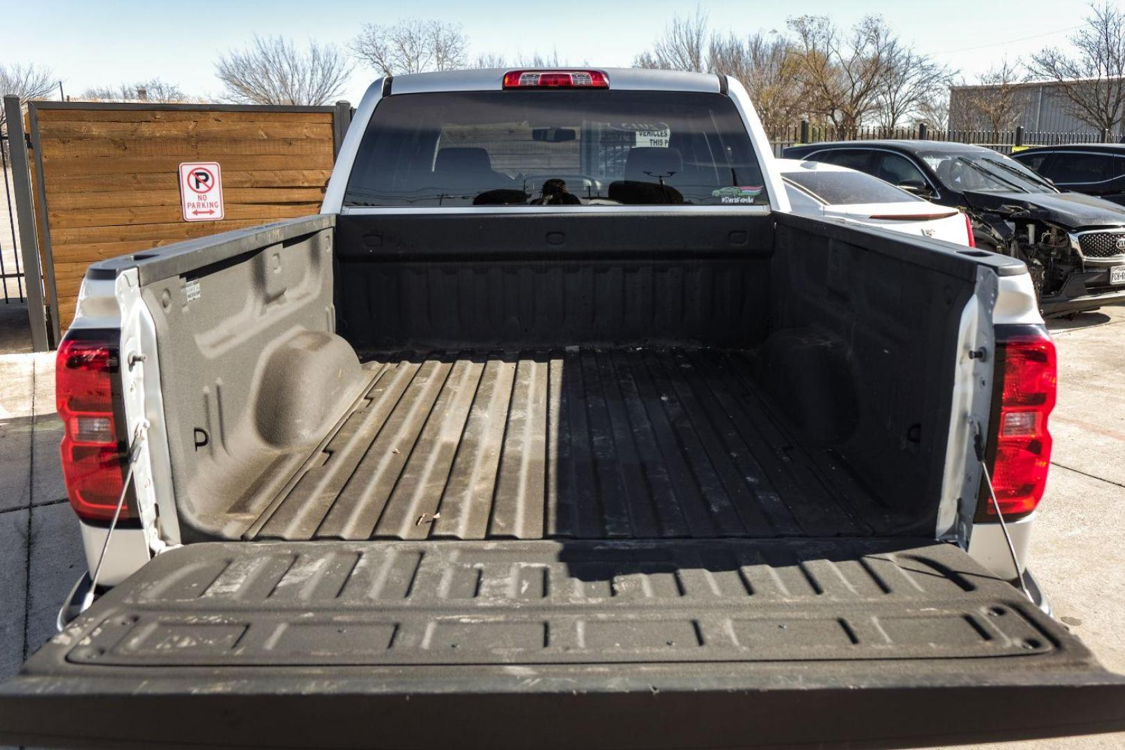 2015 SILVER Chevrolet Silverado 1500 LT Crew Cab 4WD (3GCUKREC7FG) with an 5.3L V8 OHV 16V engine, 6-Speed Automatic transmission, located at 2401 E Main St., Grand Prairie, TX, 75050, (972) 262-4440, 32.748981, -96.969643 - Photo#48