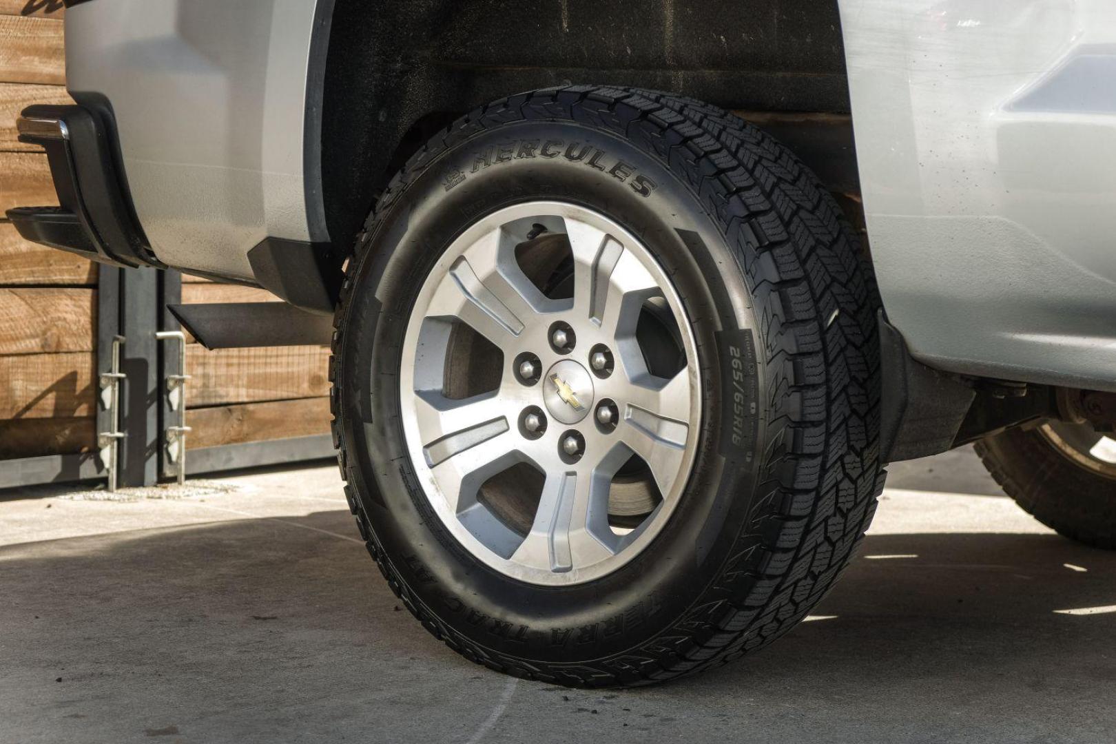 2015 SILVER Chevrolet Silverado 1500 LT Crew Cab 4WD (3GCUKREC7FG) with an 5.3L V8 OHV 16V engine, 6-Speed Automatic transmission, located at 2401 E Main St., Grand Prairie, TX, 75050, (972) 262-4440, 32.748981, -96.969643 - Photo#49