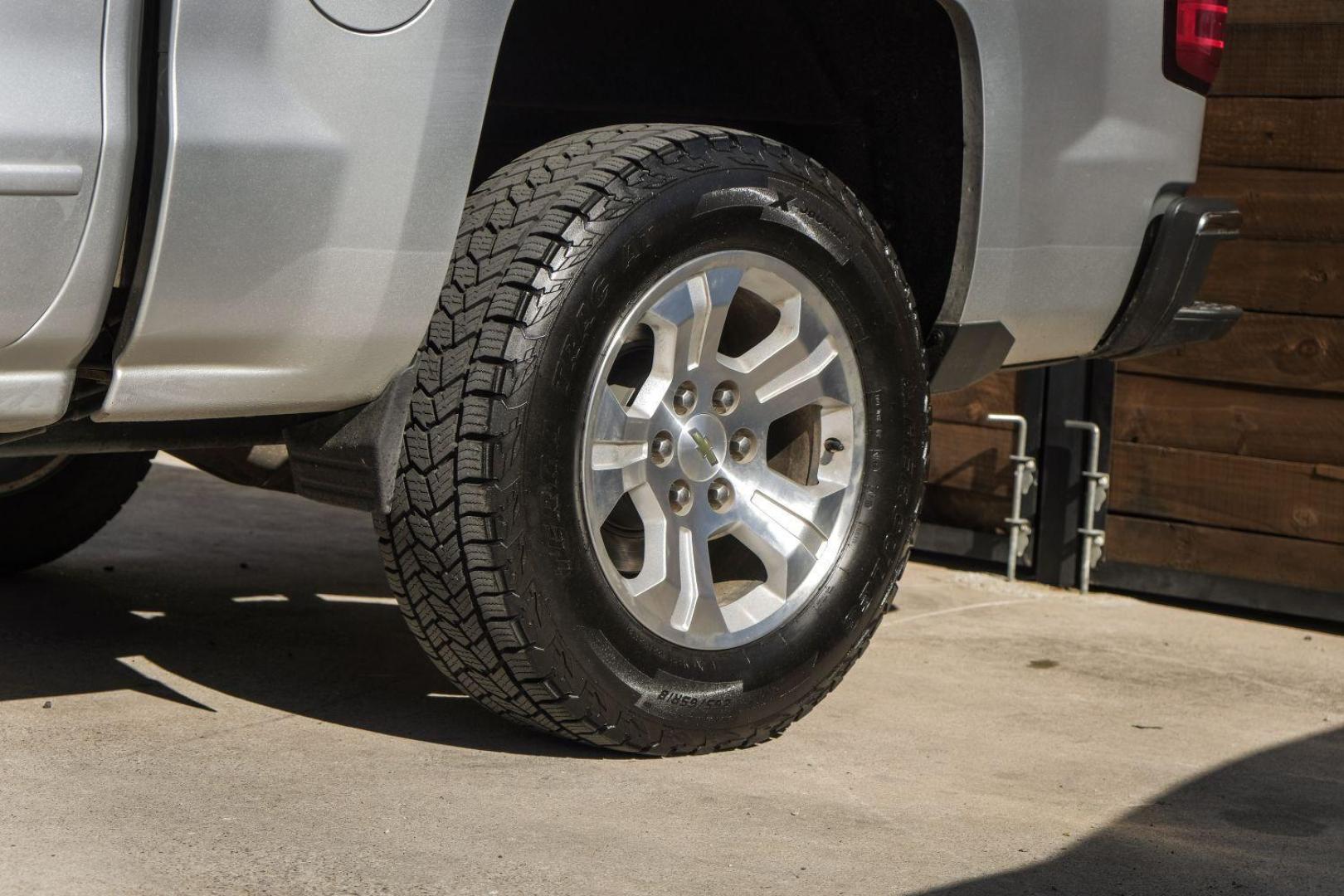 2015 SILVER Chevrolet Silverado 1500 LT Crew Cab 4WD (3GCUKREC7FG) with an 5.3L V8 OHV 16V engine, 6-Speed Automatic transmission, located at 2401 E Main St., Grand Prairie, TX, 75050, (972) 262-4440, 32.748981, -96.969643 - Photo#52