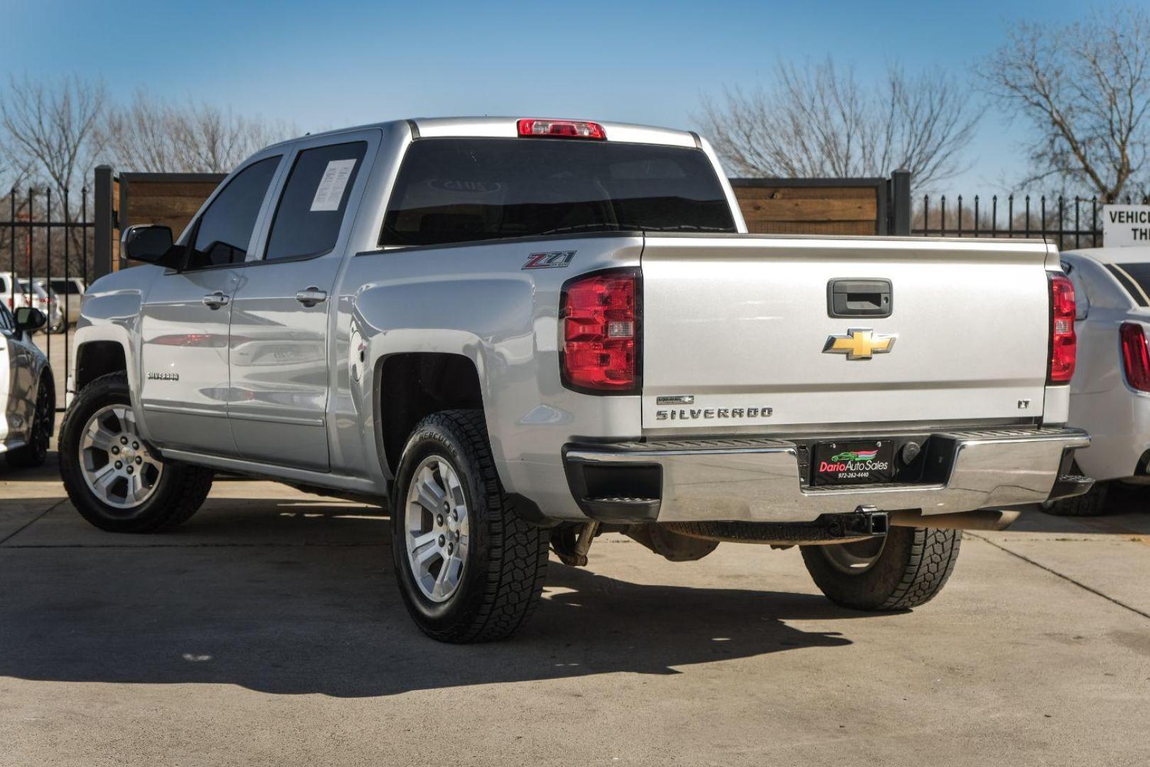 2015 SILVER Chevrolet Silverado 1500 LT Crew Cab 4WD (3GCUKREC7FG) with an 5.3L V8 OHV 16V engine, 6-Speed Automatic transmission, located at 2401 E Main St., Grand Prairie, TX, 75050, (972) 262-4440, 32.748981, -96.969643 - Photo#7