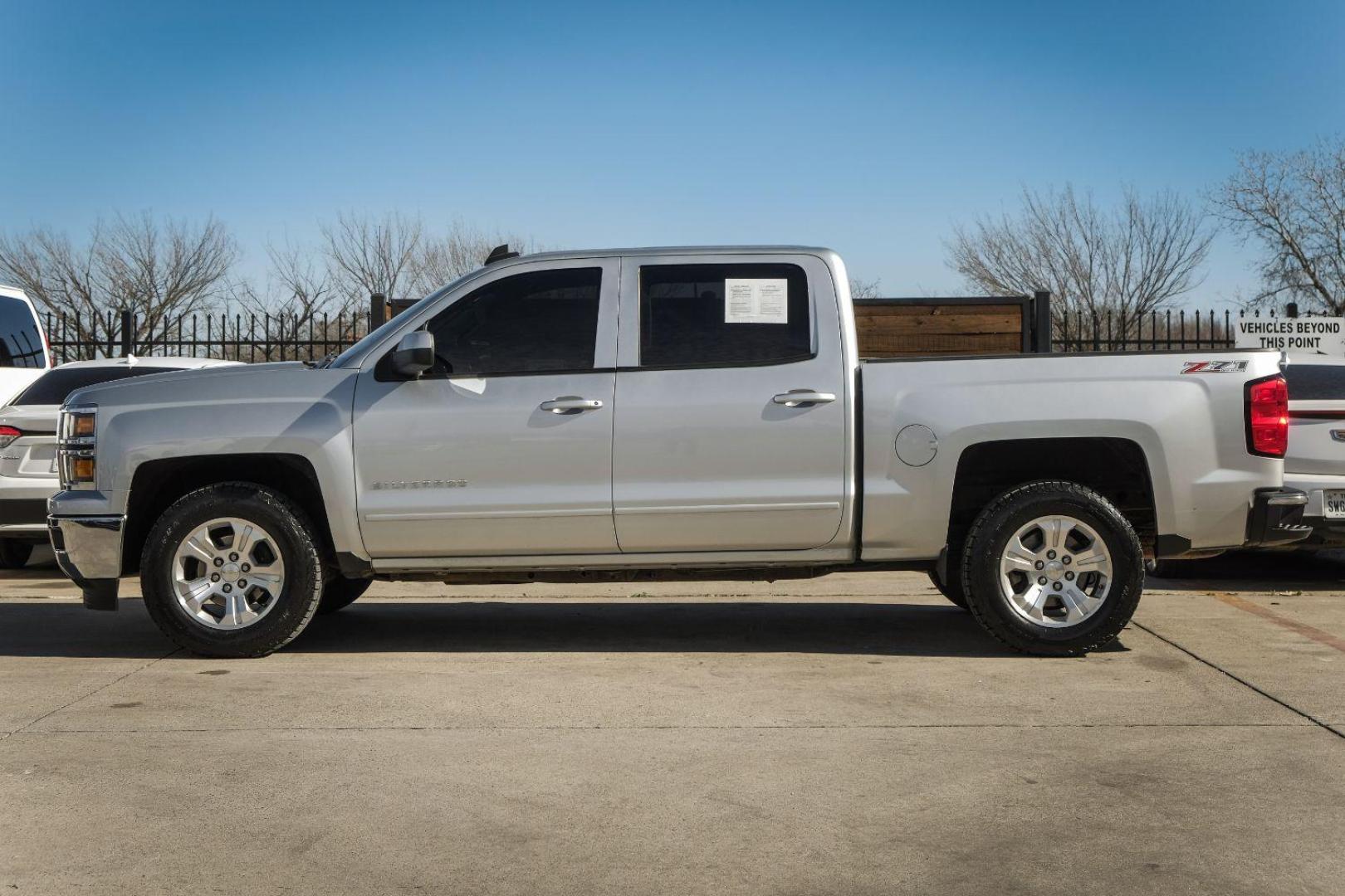 2015 SILVER Chevrolet Silverado 1500 LT Crew Cab 4WD (3GCUKREC7FG) with an 5.3L V8 OHV 16V engine, 6-Speed Automatic transmission, located at 2401 E Main St., Grand Prairie, TX, 75050, (972) 262-4440, 32.748981, -96.969643 - Photo#8