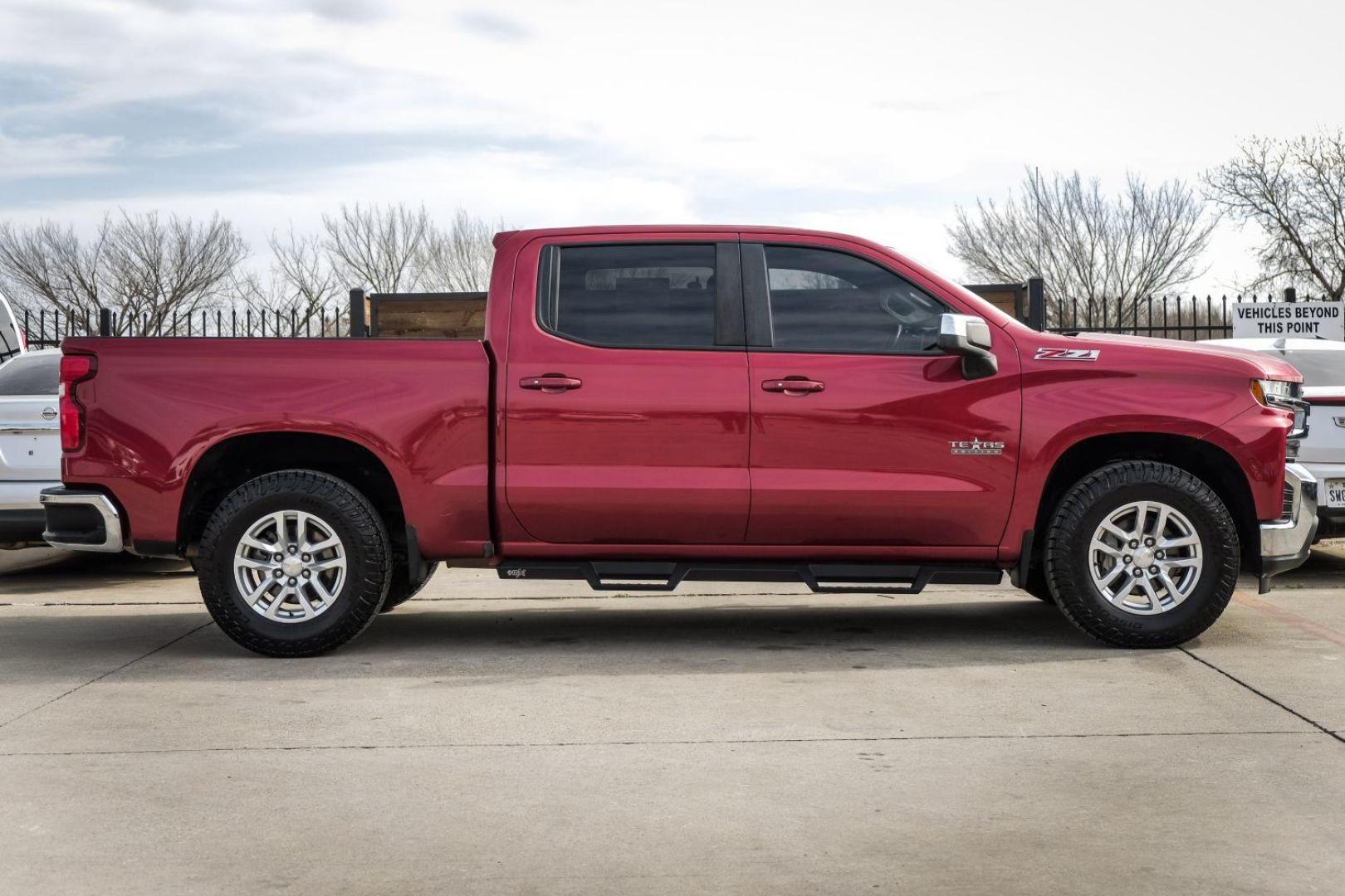 2019 RED Chevrolet Silverado 1500 LT Crew Cab 4WD (3GCUYDED4KG) with an 5.3L V8 OHV 16V engine, 6-Speed Automatic transmission, located at 2401 E Main St., Grand Prairie, TX, 75050, (972) 262-4440, 32.748981, -96.969643 - Photo#4