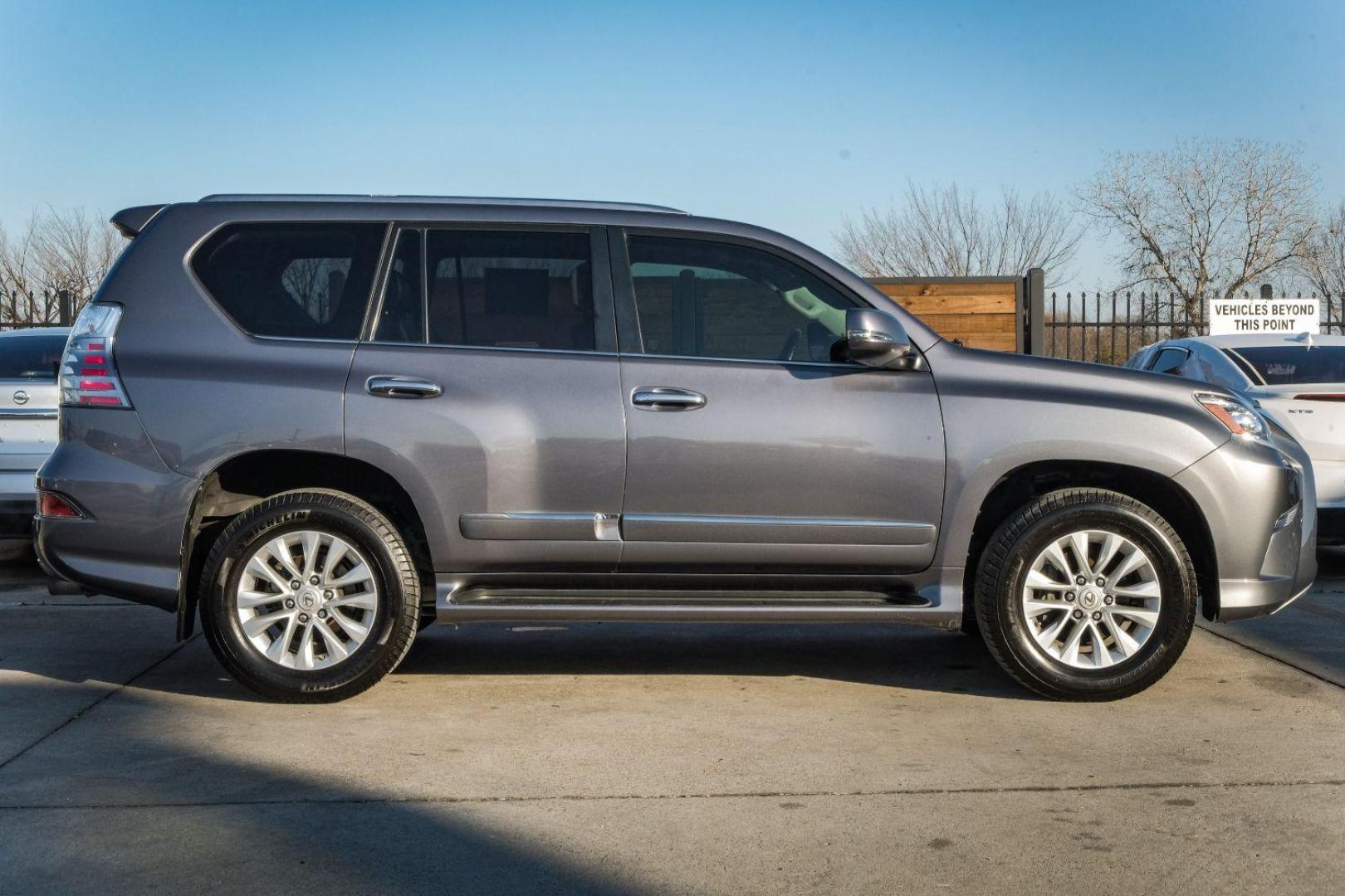 2019 GRAY Lexus GX 460 Base (JTJBM7FX0K5) with an 4.6L V8 DOHC 32V engine, 6-Speed Automatic transmission, located at 2401 E Main St., Grand Prairie, TX, 75050, (972) 262-4440, 32.748981, -96.969643 - Photo#4