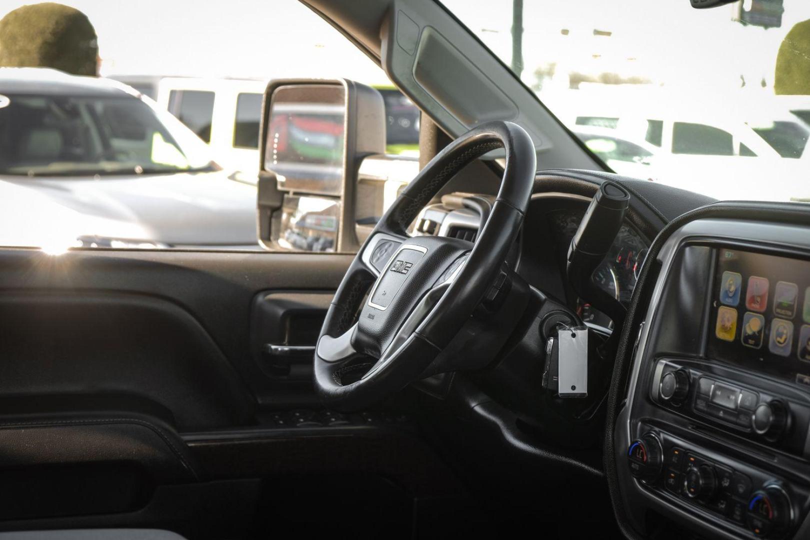 2017 WHITE GMC Sierra 2500HD SLE Crew Cab Long Box 2WD (1GT11SEG4HF) with an 6.0L V8 OHV 16V FFV engine, 6-Speed Automatic transmission, located at 2401 E Main St., Grand Prairie, TX, 75050, (972) 262-4440, 32.748981, -96.969643 - Photo#12