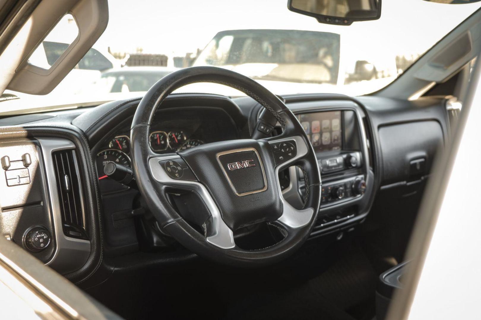 2017 WHITE GMC Sierra 2500HD SLE Crew Cab Long Box 2WD (1GT11SEG4HF) with an 6.0L V8 OHV 16V FFV engine, 6-Speed Automatic transmission, located at 2401 E Main St., Grand Prairie, TX, 75050, (972) 262-4440, 32.748981, -96.969643 - Photo#14