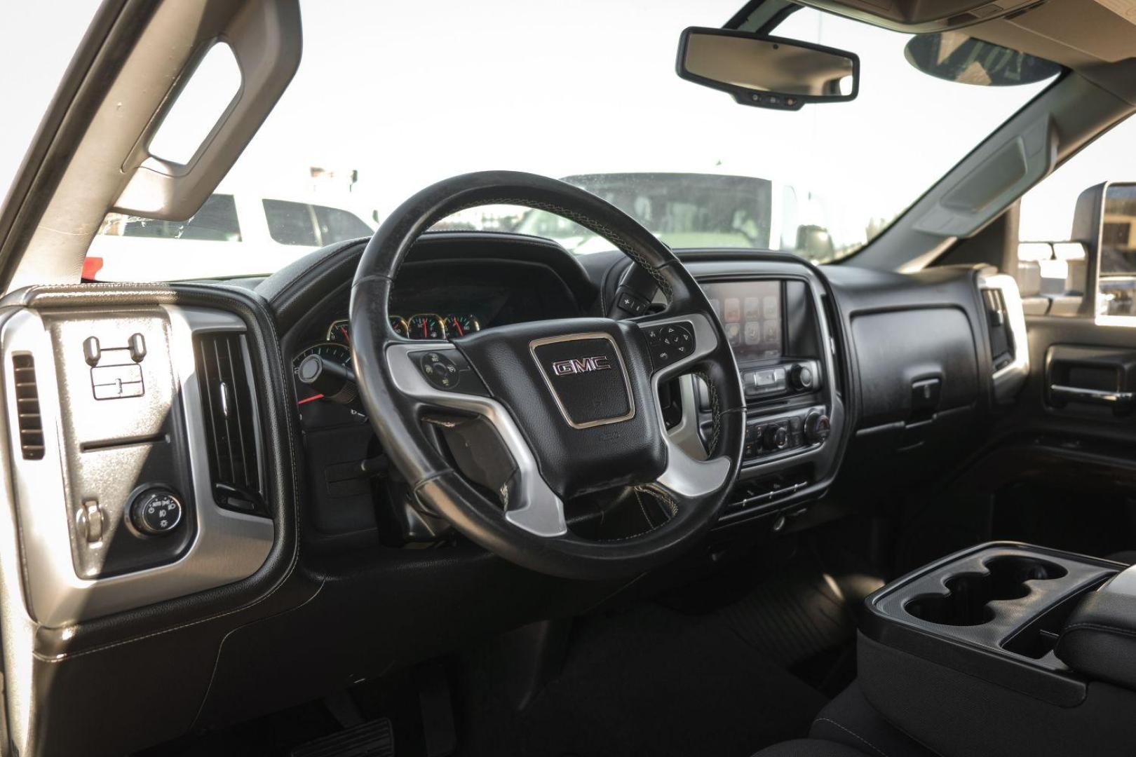 2017 WHITE GMC Sierra 2500HD SLE Crew Cab Long Box 2WD (1GT11SEG4HF) with an 6.0L V8 OHV 16V FFV engine, 6-Speed Automatic transmission, located at 2401 E Main St., Grand Prairie, TX, 75050, (972) 262-4440, 32.748981, -96.969643 - Photo#15