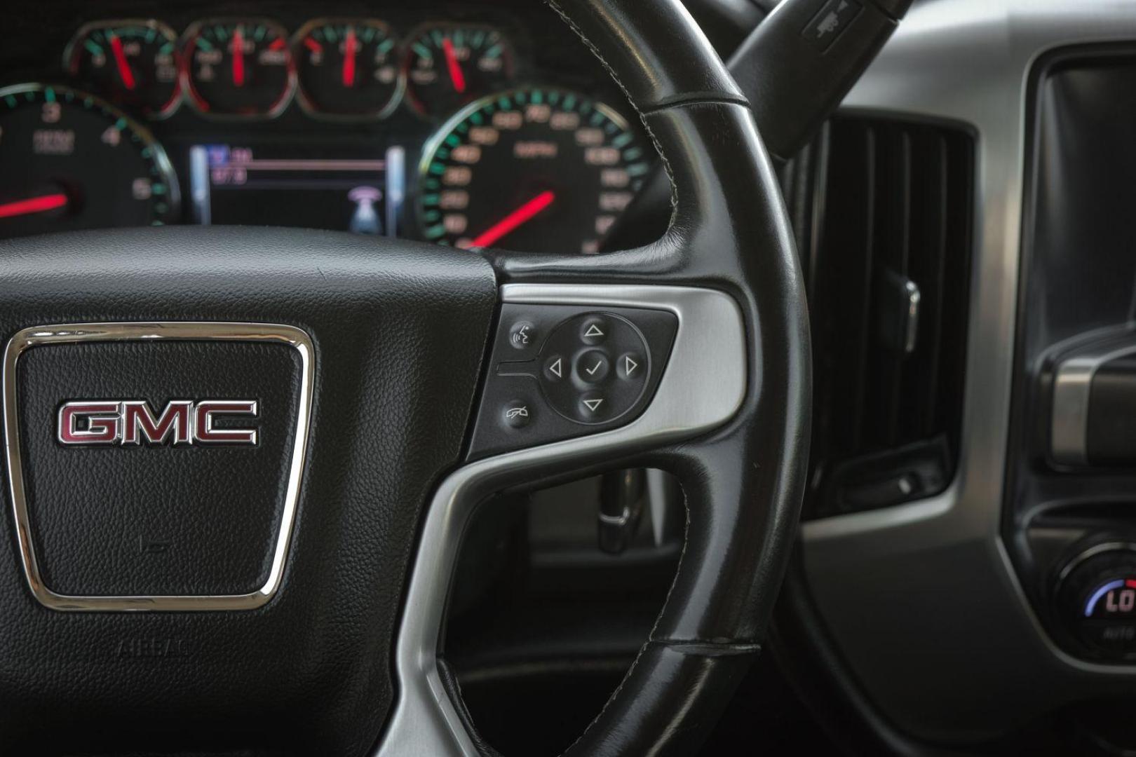 2017 WHITE GMC Sierra 2500HD SLE Crew Cab Long Box 2WD (1GT11SEG4HF) with an 6.0L V8 OHV 16V FFV engine, 6-Speed Automatic transmission, located at 2401 E Main St., Grand Prairie, TX, 75050, (972) 262-4440, 32.748981, -96.969643 - Photo#17