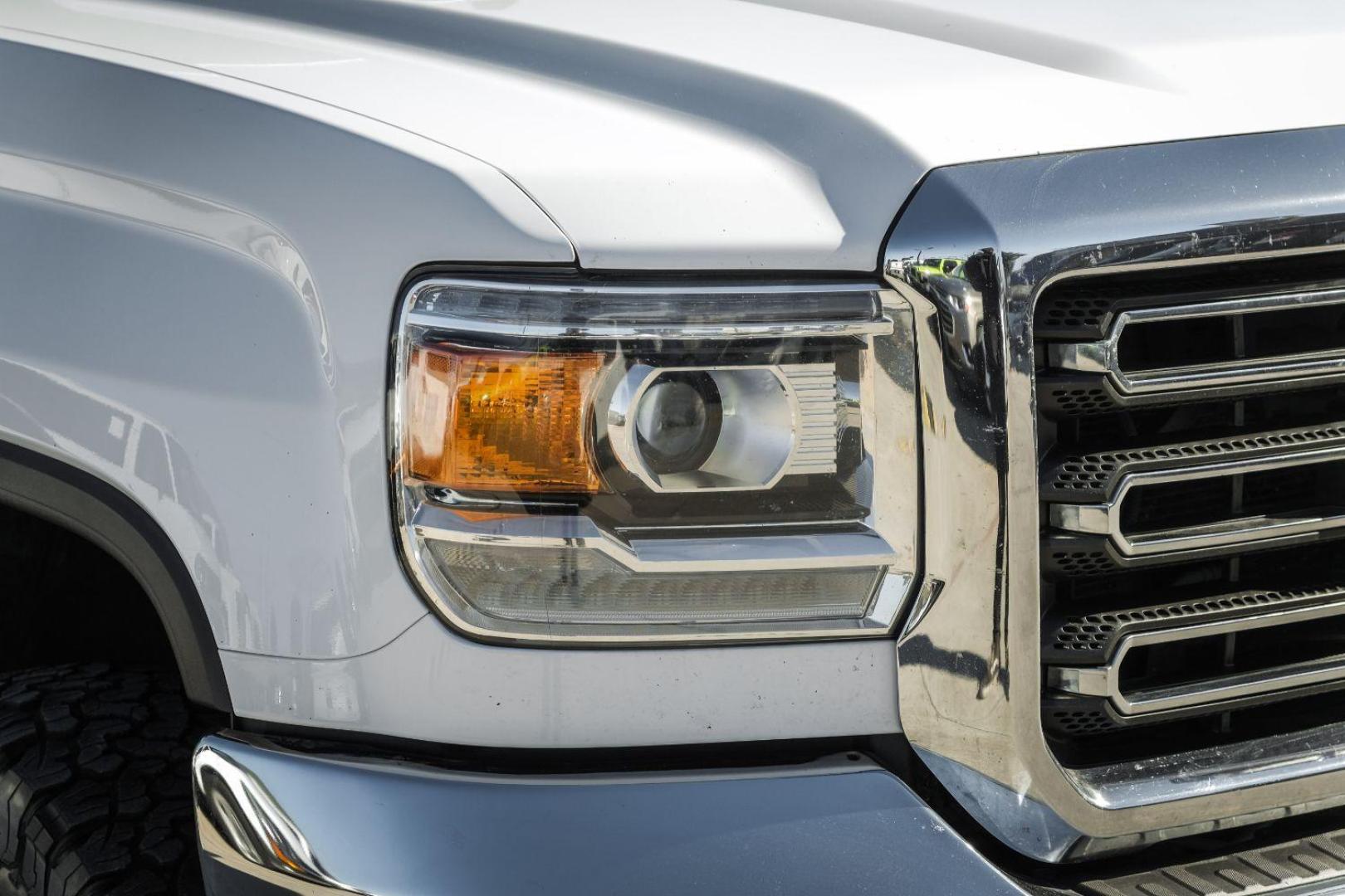 2017 WHITE GMC Sierra 2500HD SLE Crew Cab Long Box 2WD (1GT11SEG4HF) with an 6.0L V8 OHV 16V FFV engine, 6-Speed Automatic transmission, located at 2401 E Main St., Grand Prairie, TX, 75050, (972) 262-4440, 32.748981, -96.969643 - Photo#41