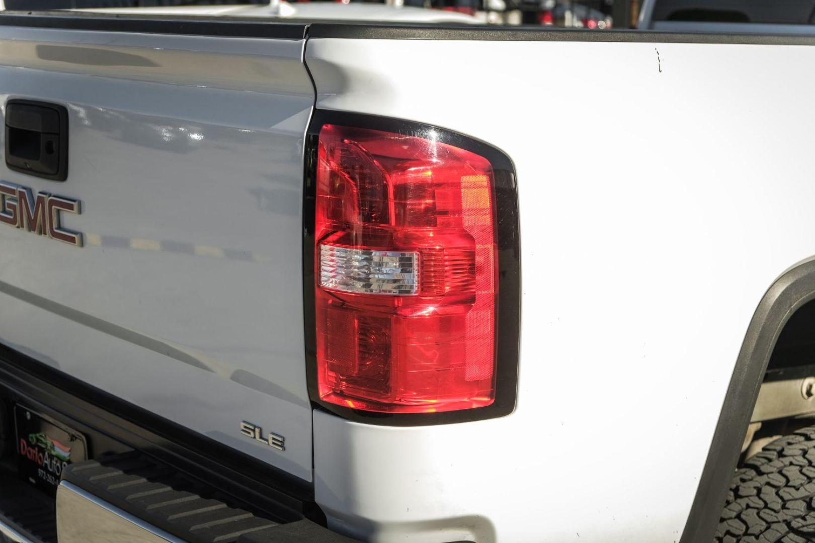 2017 WHITE GMC Sierra 2500HD SLE Crew Cab Long Box 2WD (1GT11SEG4HF) with an 6.0L V8 OHV 16V FFV engine, 6-Speed Automatic transmission, located at 2401 E Main St., Grand Prairie, TX, 75050, (972) 262-4440, 32.748981, -96.969643 - Photo#44