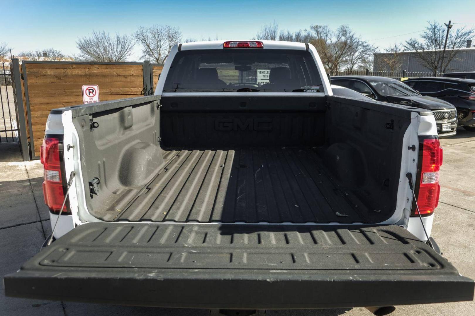 2017 WHITE GMC Sierra 2500HD SLE Crew Cab Long Box 2WD (1GT11SEG4HF) with an 6.0L V8 OHV 16V FFV engine, 6-Speed Automatic transmission, located at 2401 E Main St., Grand Prairie, TX, 75050, (972) 262-4440, 32.748981, -96.969643 - Photo#48