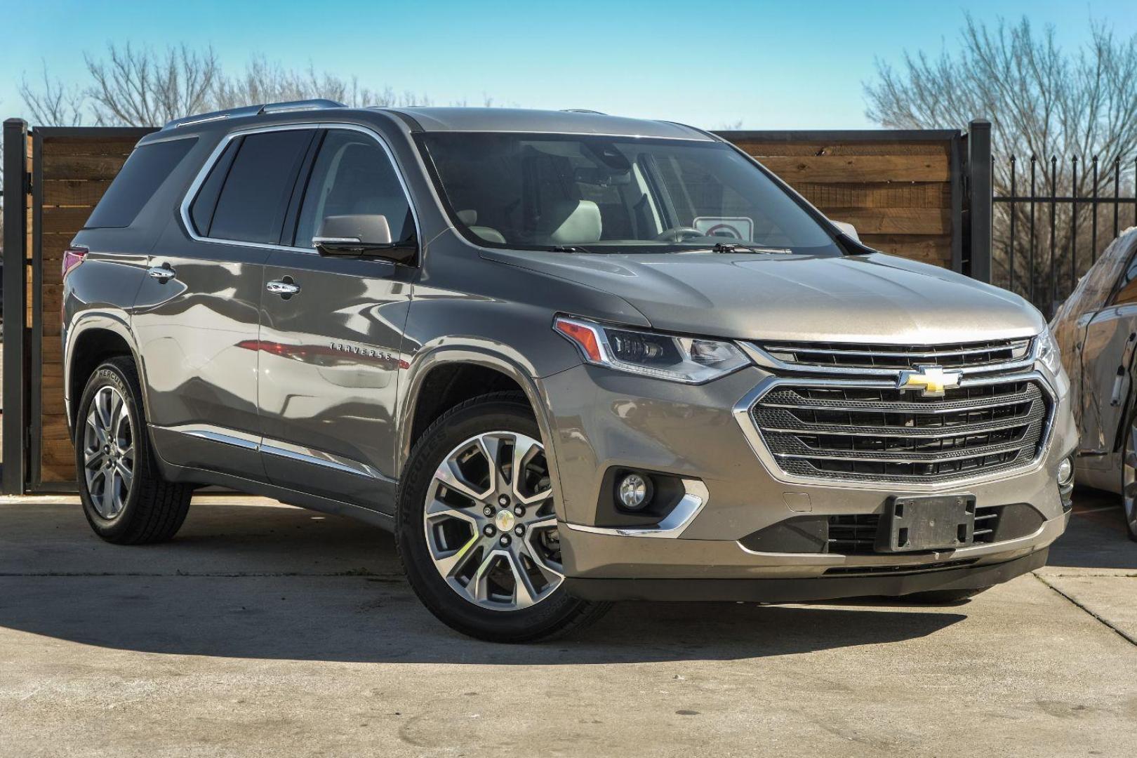 2019 GRAY Chevrolet Traverse Premier FWD (1GNERKKW5KJ) with an 3.6L V6 DOHC 24V engine, 9-Speed Automatic transmission, located at 2401 E Main St., Grand Prairie, TX, 75050, (972) 262-4440, 32.748981, -96.969643 - Photo#3