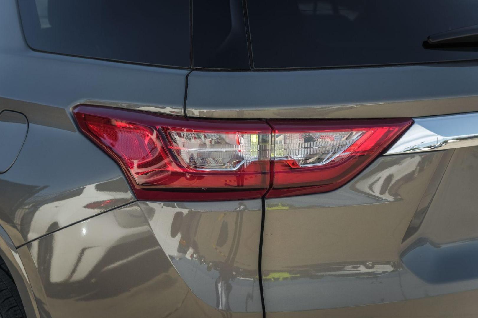 2019 GRAY Chevrolet Traverse Premier FWD (1GNERKKW5KJ) with an 3.6L V6 DOHC 24V engine, 9-Speed Automatic transmission, located at 2401 E Main St., Grand Prairie, TX, 75050, (972) 262-4440, 32.748981, -96.969643 - Photo#47