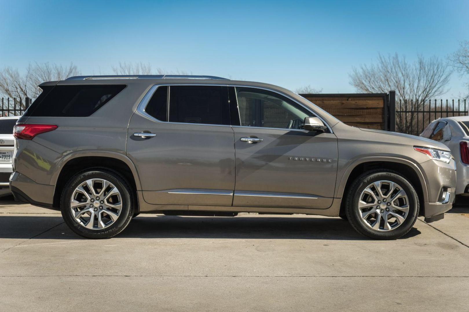 2019 GRAY Chevrolet Traverse Premier FWD (1GNERKKW5KJ) with an 3.6L V6 DOHC 24V engine, 9-Speed Automatic transmission, located at 2401 E Main St., Grand Prairie, TX, 75050, (972) 262-4440, 32.748981, -96.969643 - Photo#4