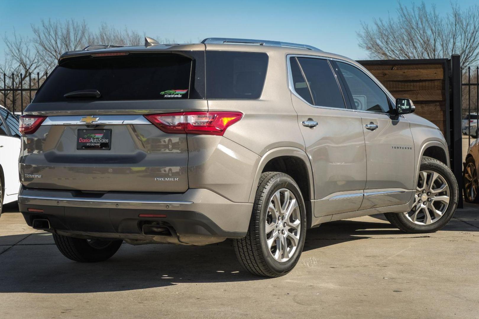 2019 GRAY Chevrolet Traverse Premier FWD (1GNERKKW5KJ) with an 3.6L V6 DOHC 24V engine, 9-Speed Automatic transmission, located at 2401 E Main St., Grand Prairie, TX, 75050, (972) 262-4440, 32.748981, -96.969643 - Photo#5