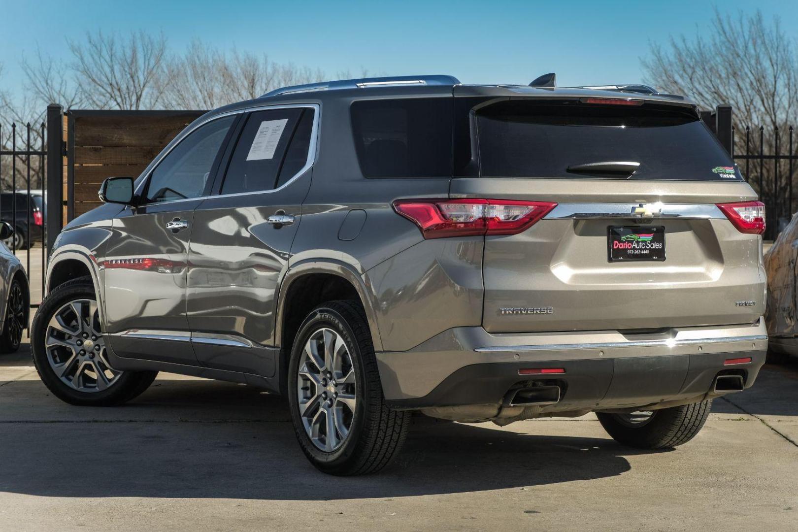 2019 GRAY Chevrolet Traverse Premier FWD (1GNERKKW5KJ) with an 3.6L V6 DOHC 24V engine, 9-Speed Automatic transmission, located at 2401 E Main St., Grand Prairie, TX, 75050, (972) 262-4440, 32.748981, -96.969643 - Photo#7