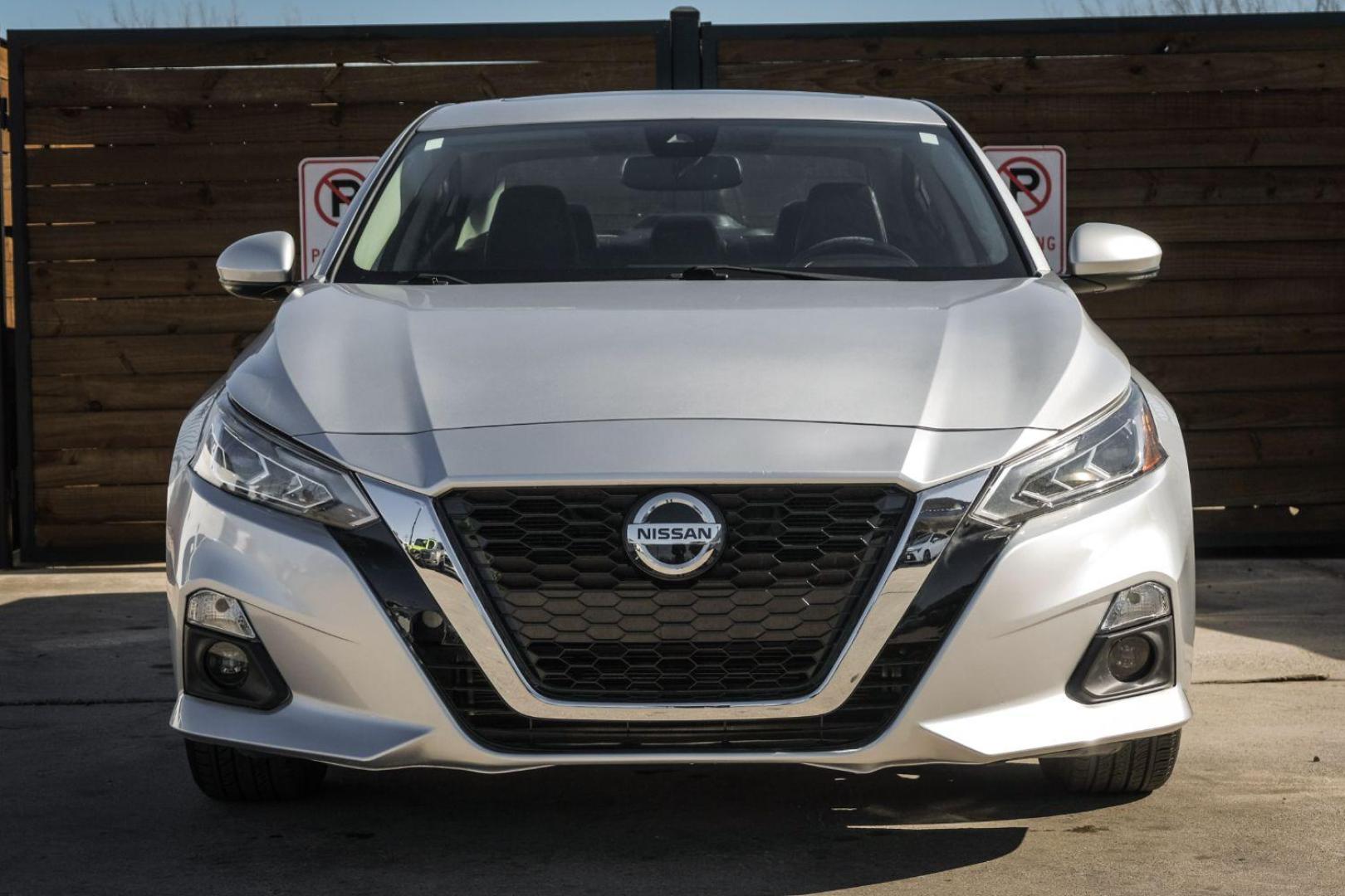 2020 SILVER Nissan Altima 2.5 SL (1N4BL4EV4LC) with an 2.5L L4 DOHC 16V engine, Continuously Variable Transmission transmission, located at 2401 E Main St., Grand Prairie, TX, 75050, (972) 262-4440, 32.748981, -96.969643 - Photo#2